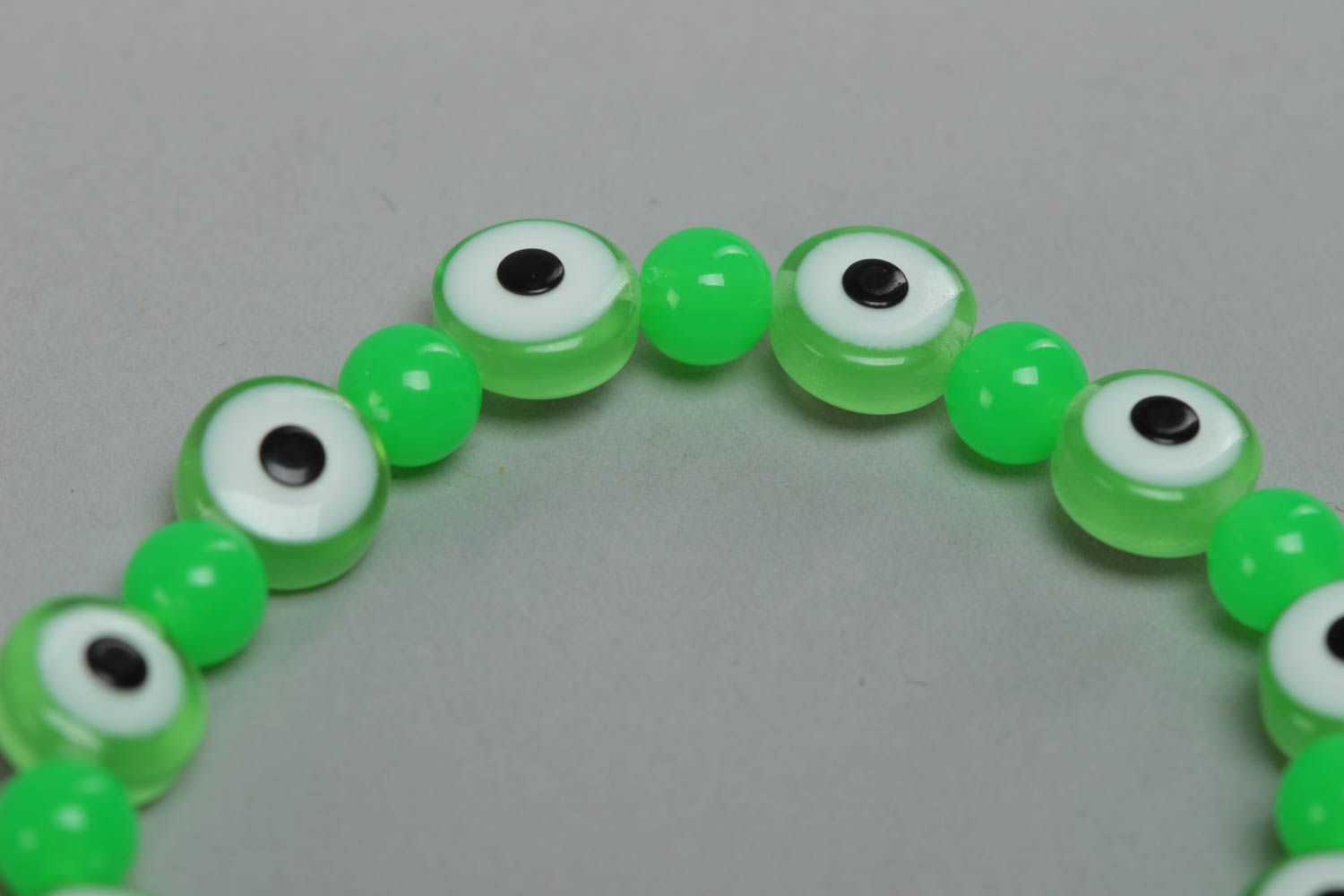 Nice green handmade children's wrist bracelet with resin and plastic beads photo 4