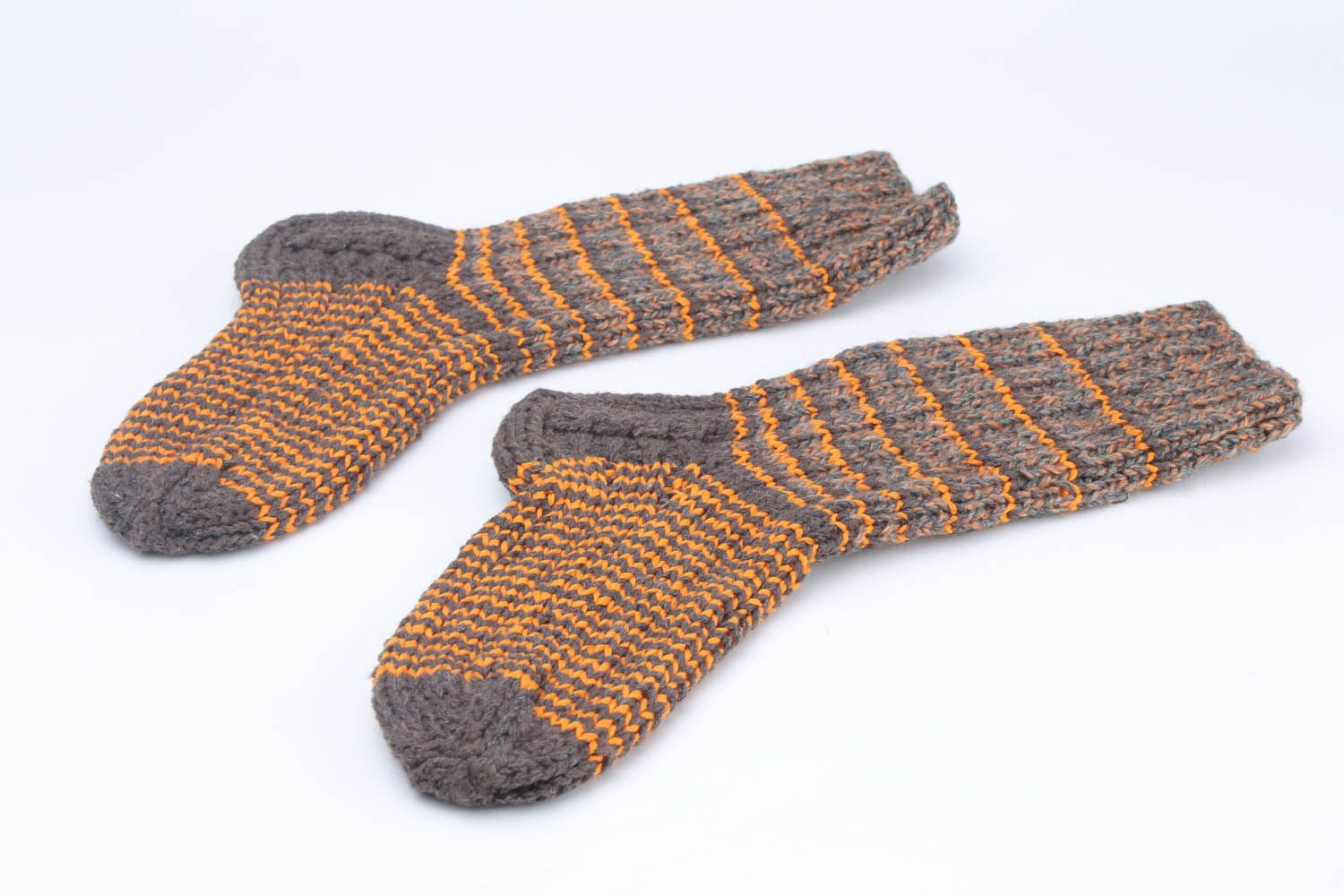 Meias listradas mornas artesanais de inverno tricotadas de fios de lã e de mescla de lã foto 3