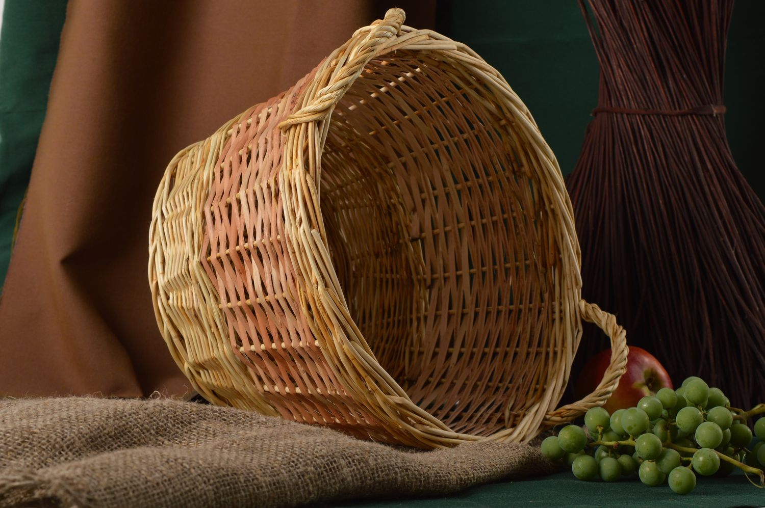 Плетеная корзина для овощей ручной работы изделие из лозы подарок женщине фото 1