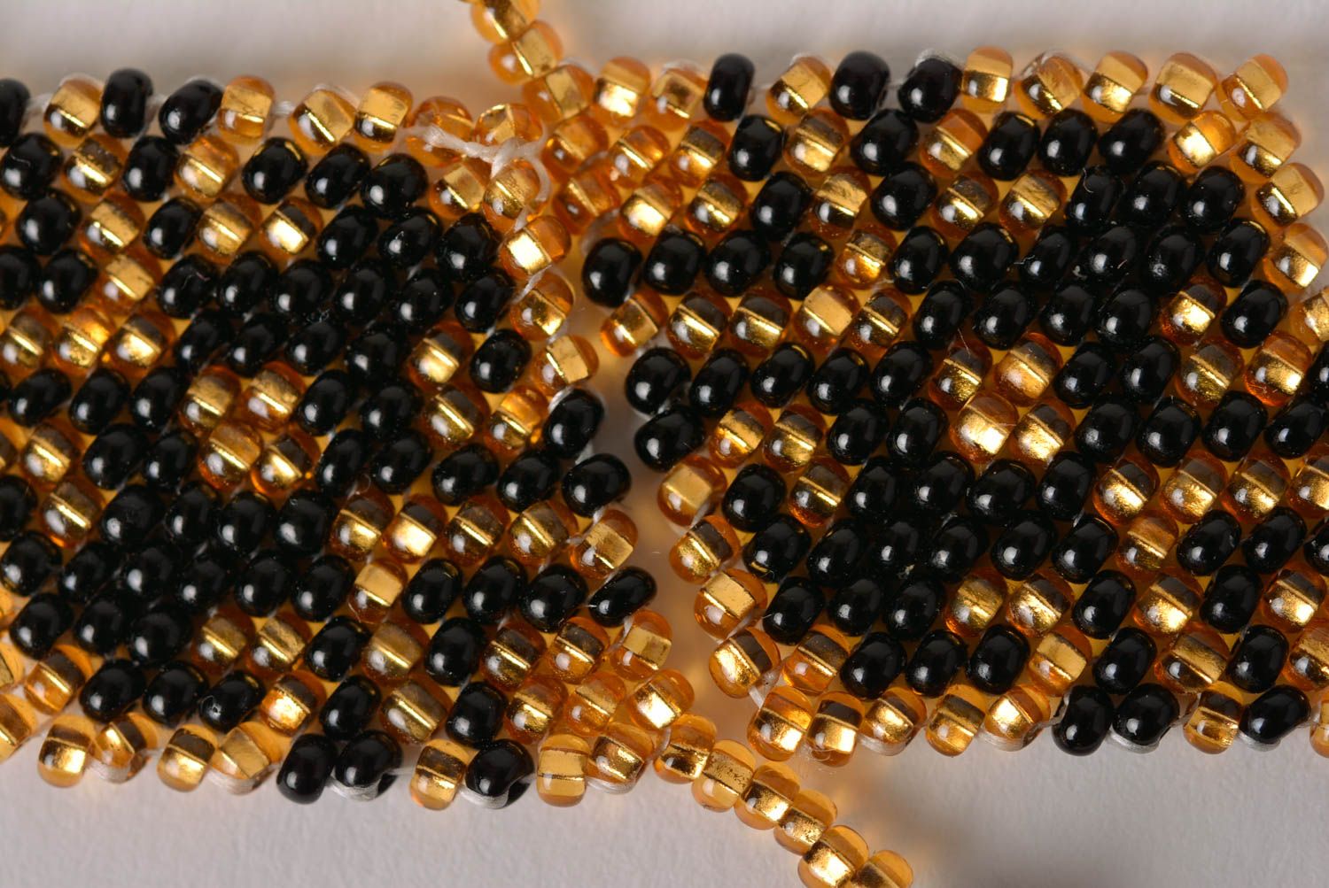 Серьги ручной работы модные серьги черные с золотым серьги из бисера красивые фото 2