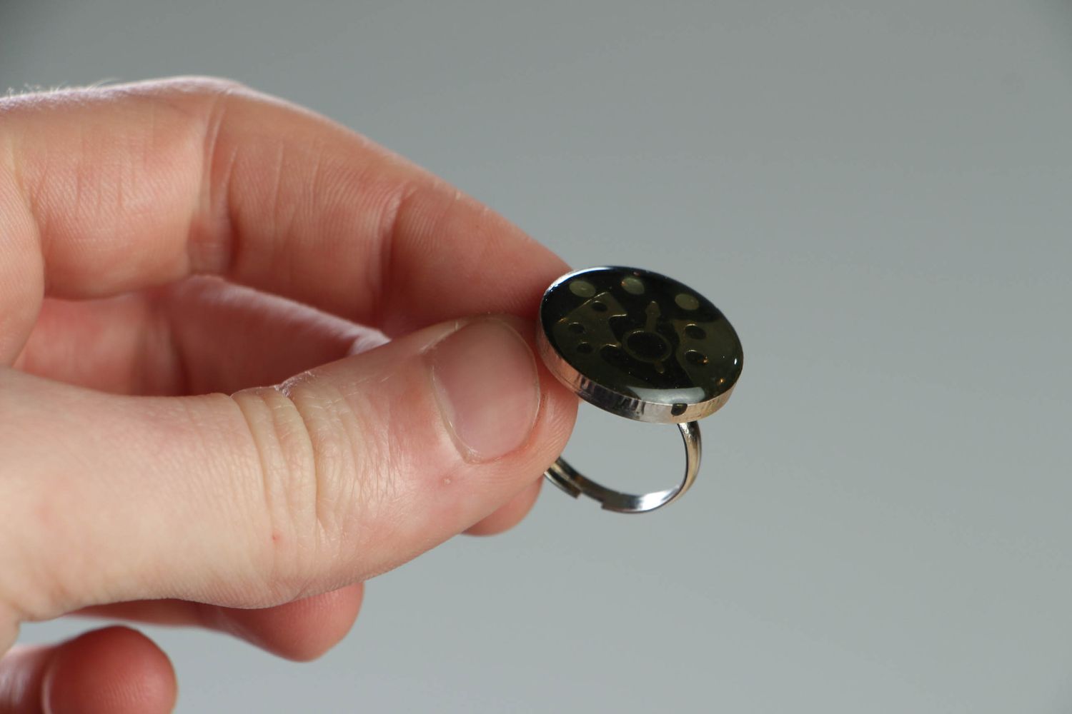 Круглое металлическое кольцо в стиле стимпанк  фото 3