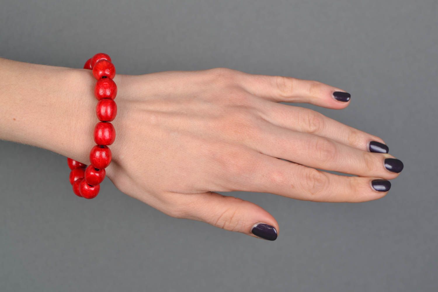 Red wooden bracelet with elastic band photo 3