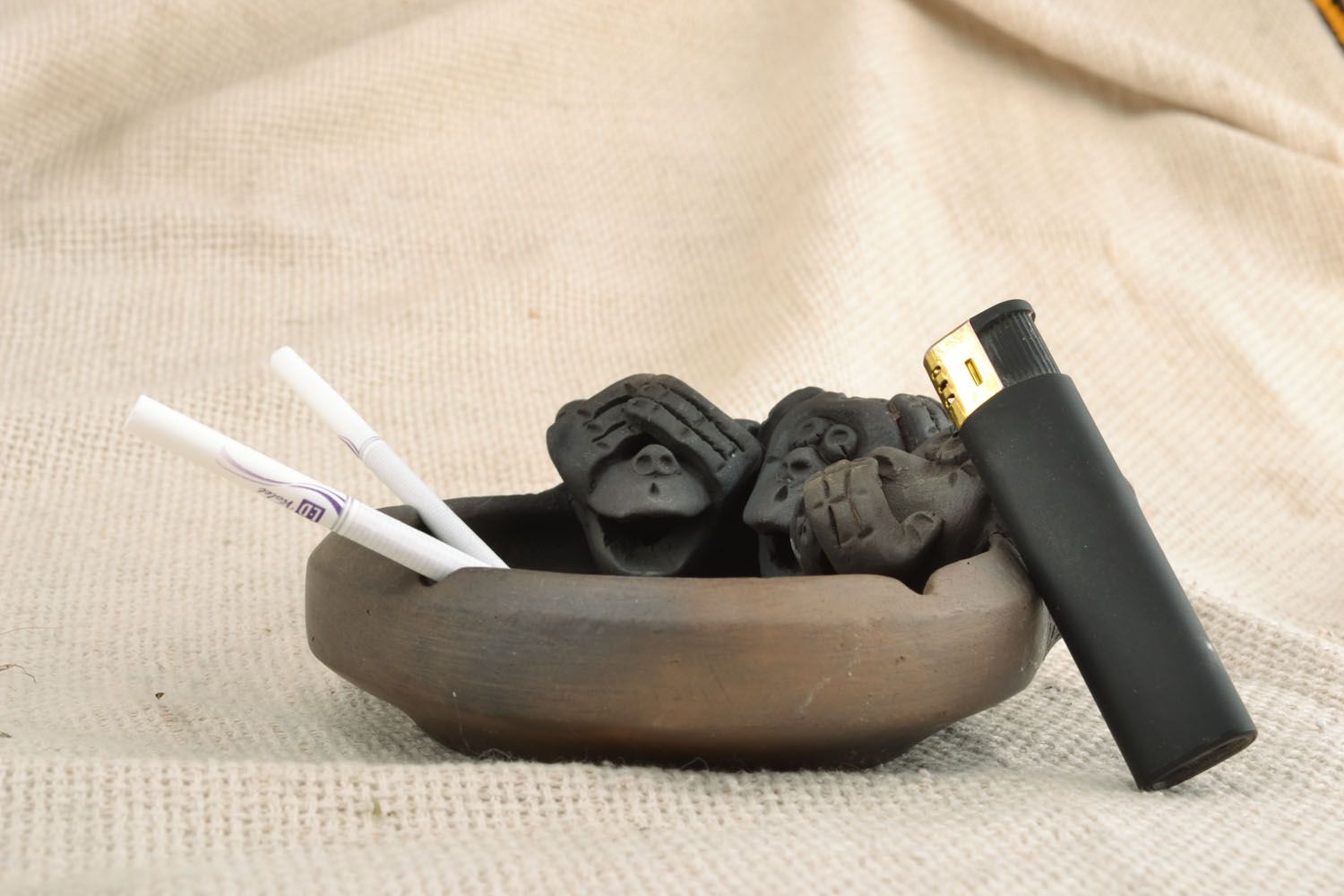 Portacenere in ceramica fatto a mano accessorio da fumare con scimmie
 foto 5