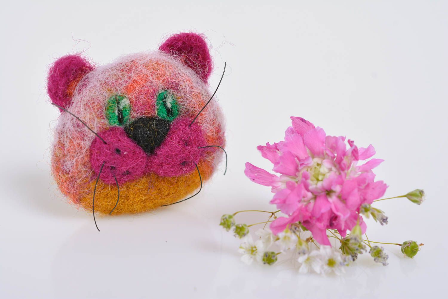 Crimson colored bright handmade felted wool brooch toy cat unusual accessory photo 3
