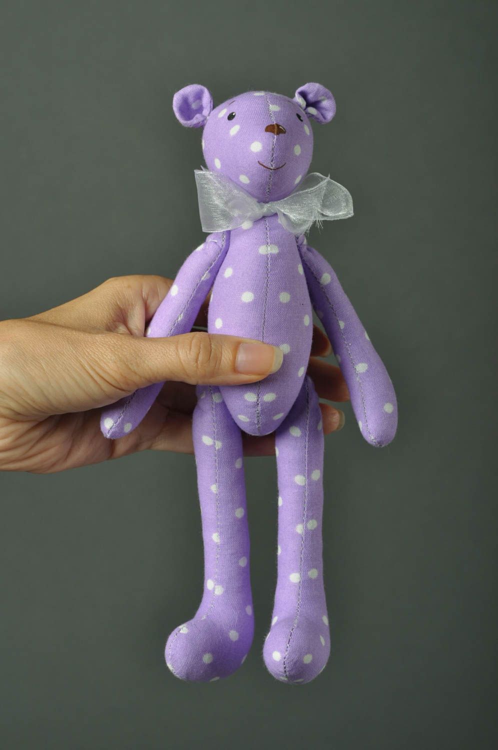 Handmade Kuscheltier Bär violett gepunktet Stoff Spielzeug Geschenk für Kinder  foto 5