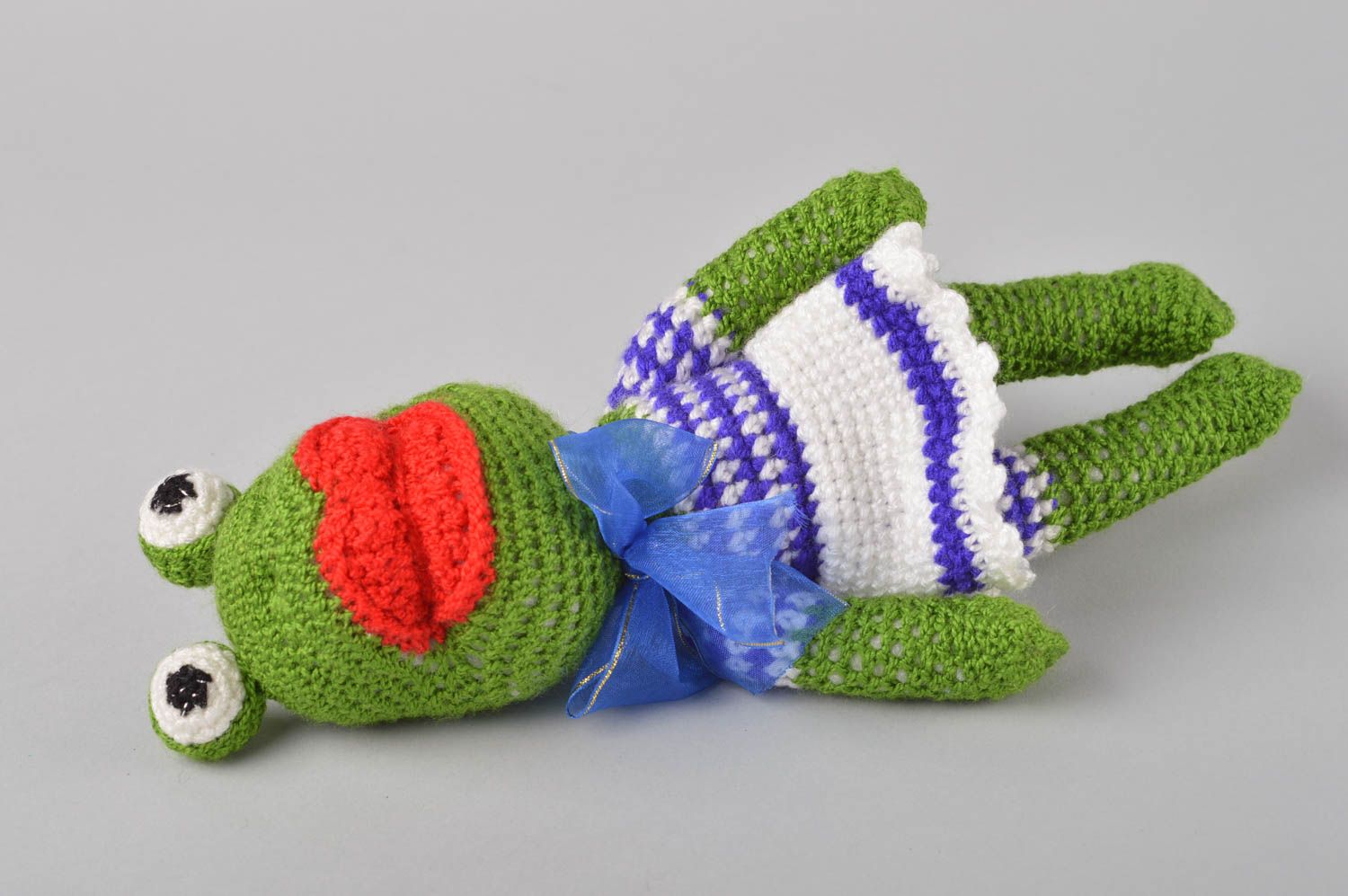Jouet grenouille Peluche faite main tricotée au crochet vert Cadeau enfant photo 4