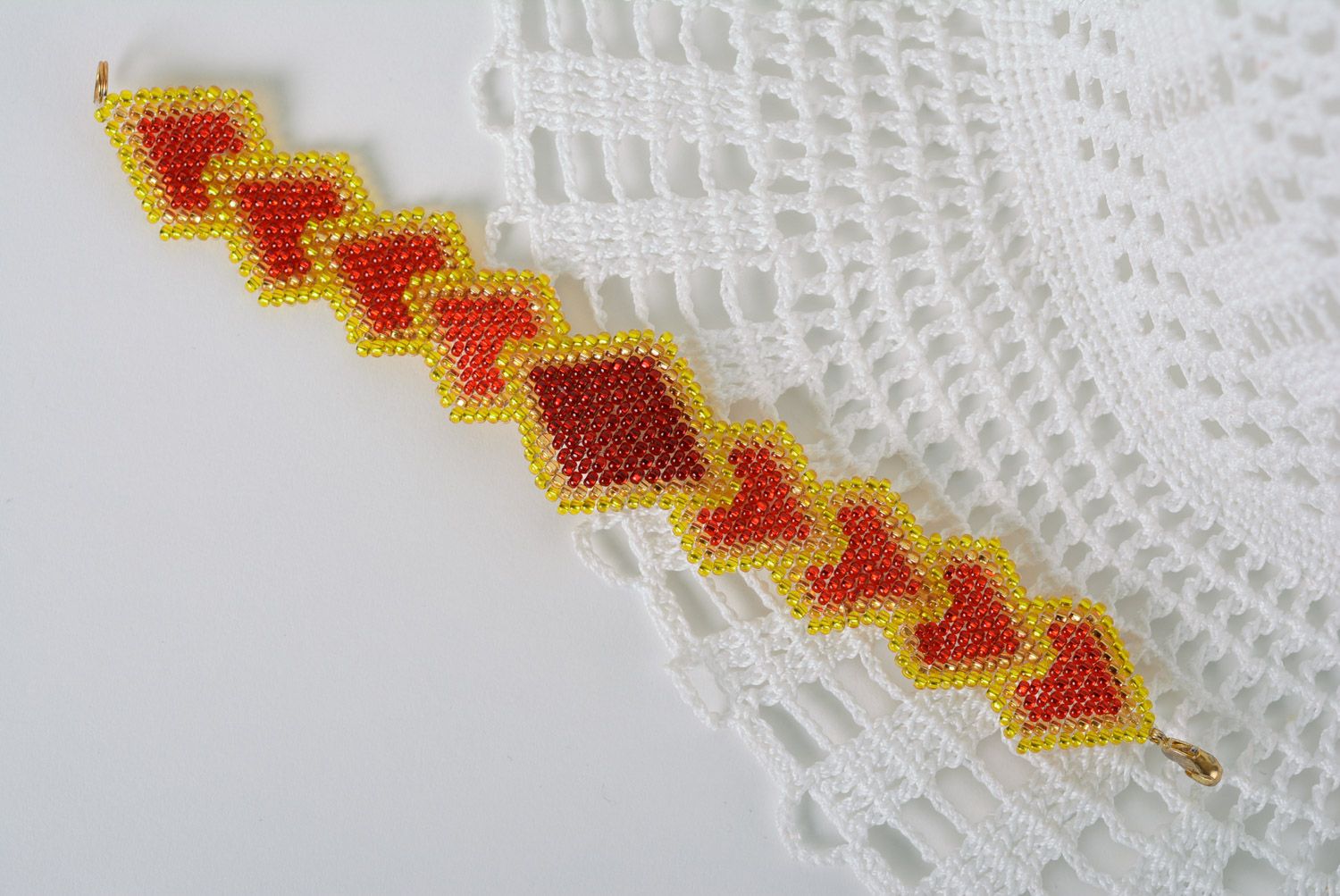 Handgemachtes Designer schönes Armband aus Glasperlen in Rot und Gelb für Frauen foto 2