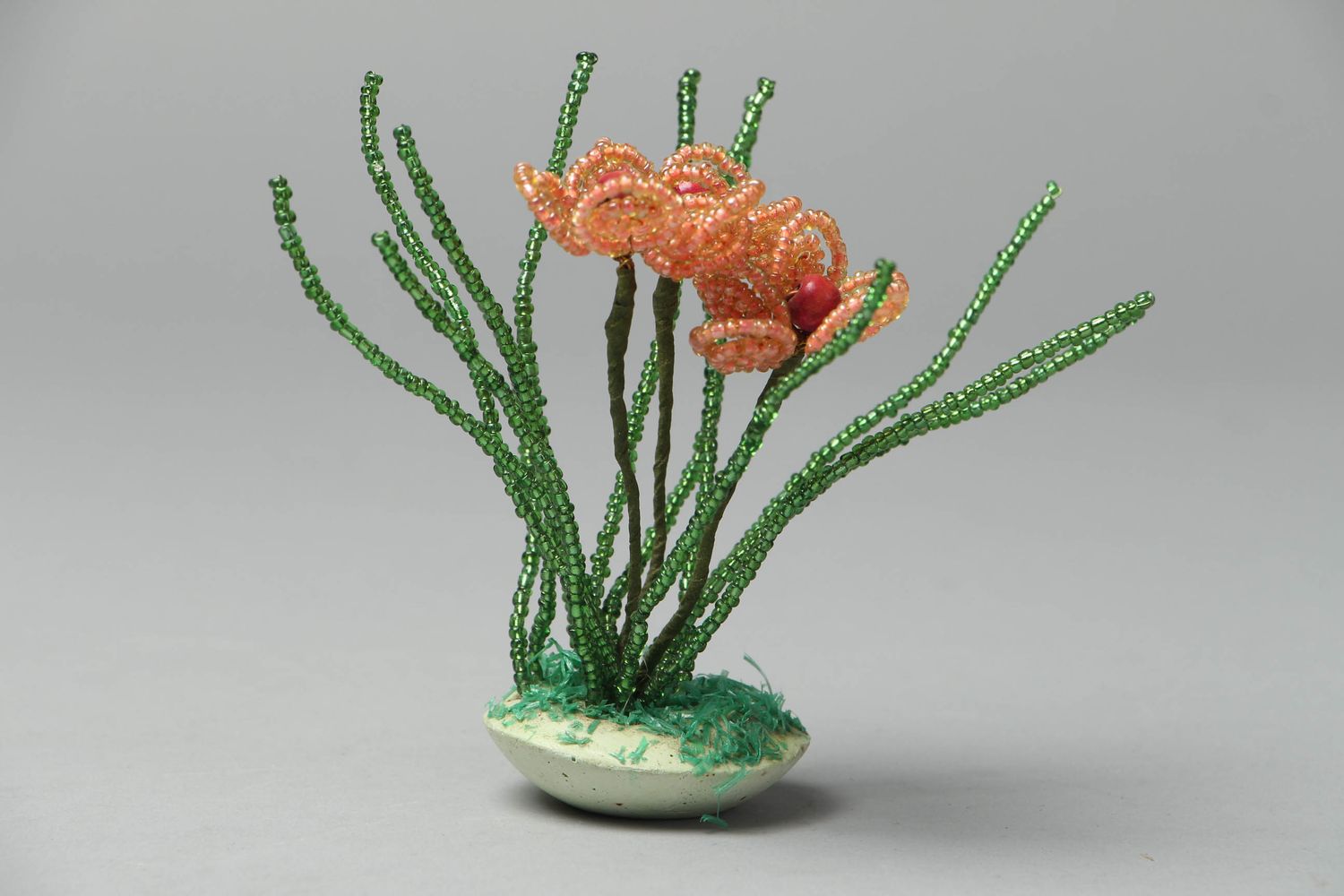 Jolies fleurs décoratives en perles de rocaille photo 1