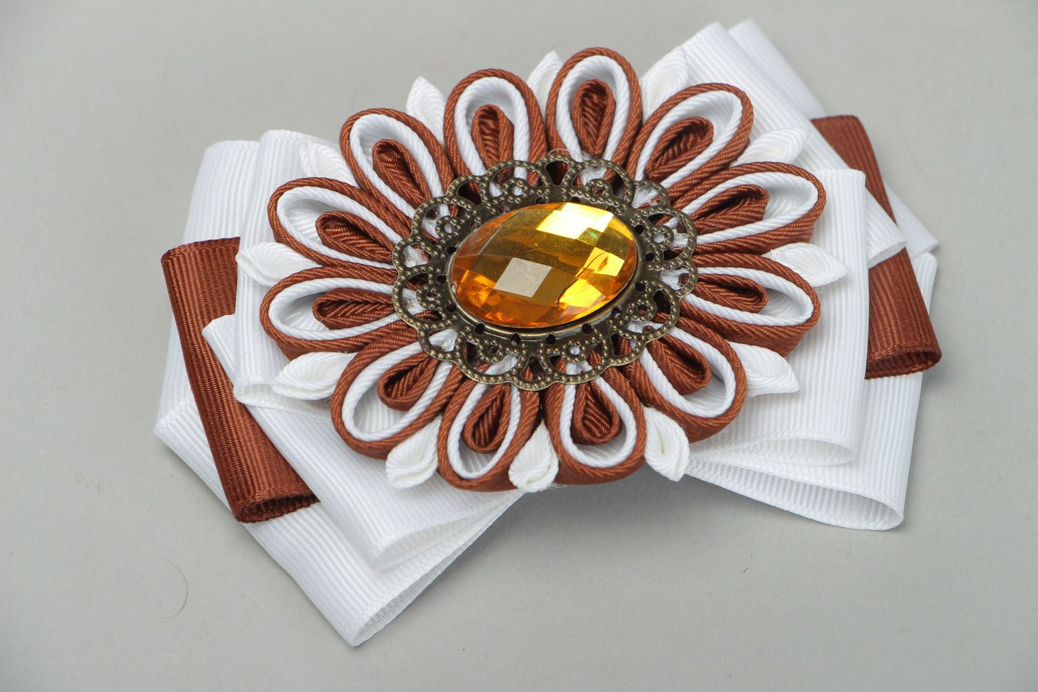 Brown and white handmade kanzashi hair clip with rep ribbons and cabochon photo 1