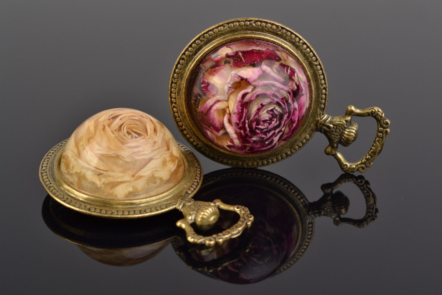 Set of handmade botanical neck pendants with real flowers coated with epoxy photo 5