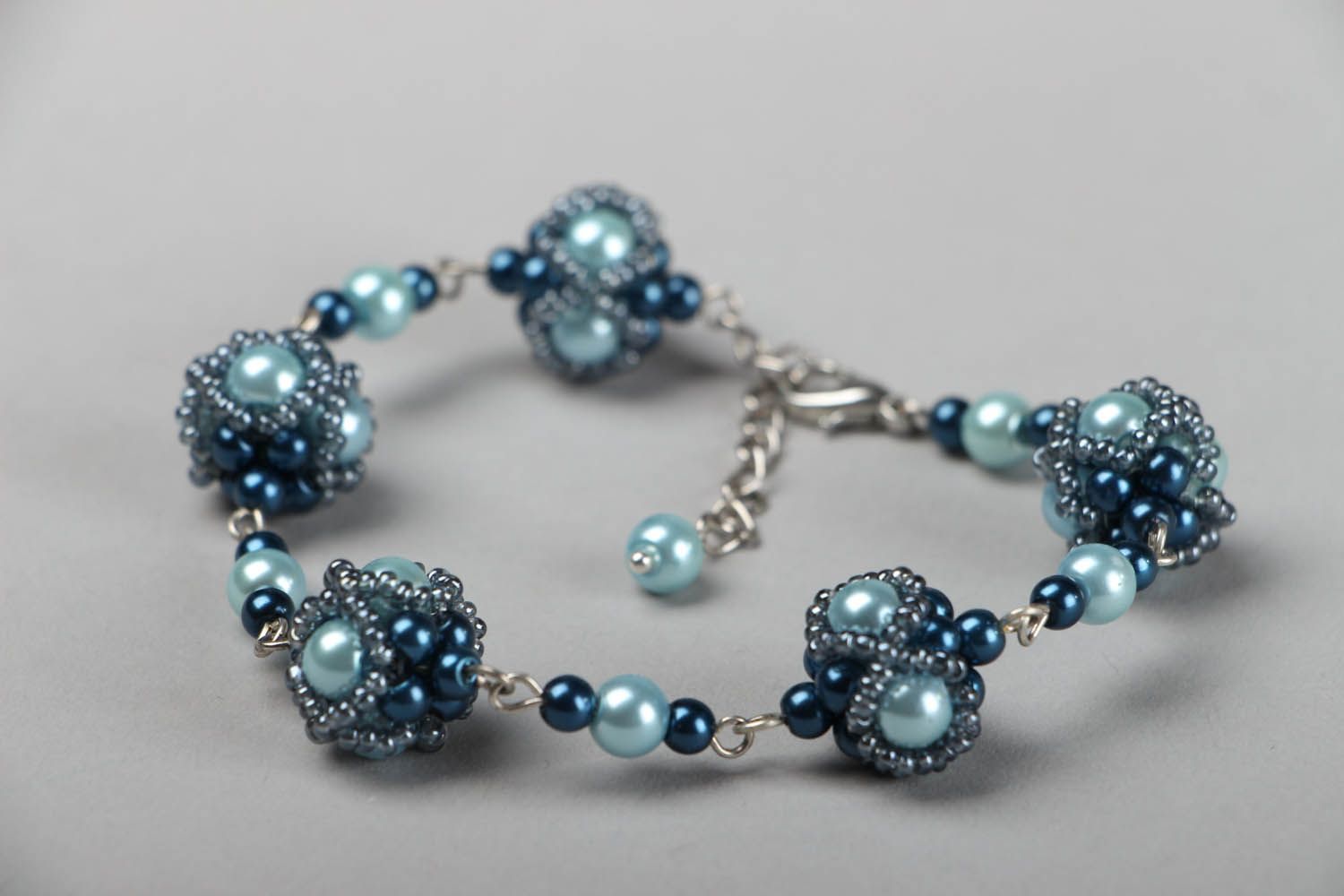 Bracelet bleu en perles de rocaille fait main photo 2