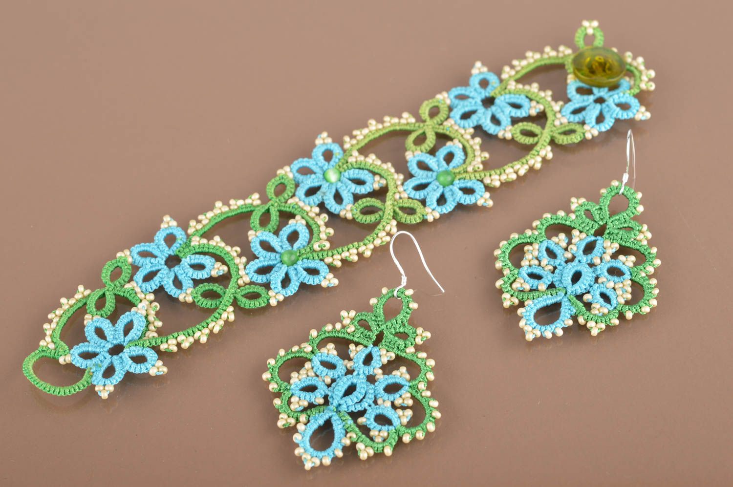 Handmade tatted jewelry set 2 items blue and green earrings and wrist bracelet photo 2