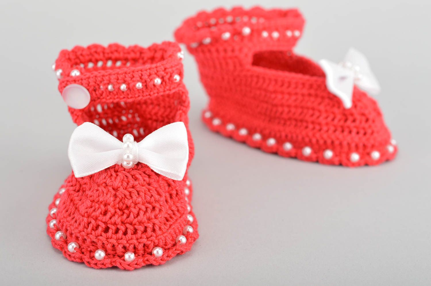 Handmade designer cotton crocheted bright red baby shoes with white bows photo 3