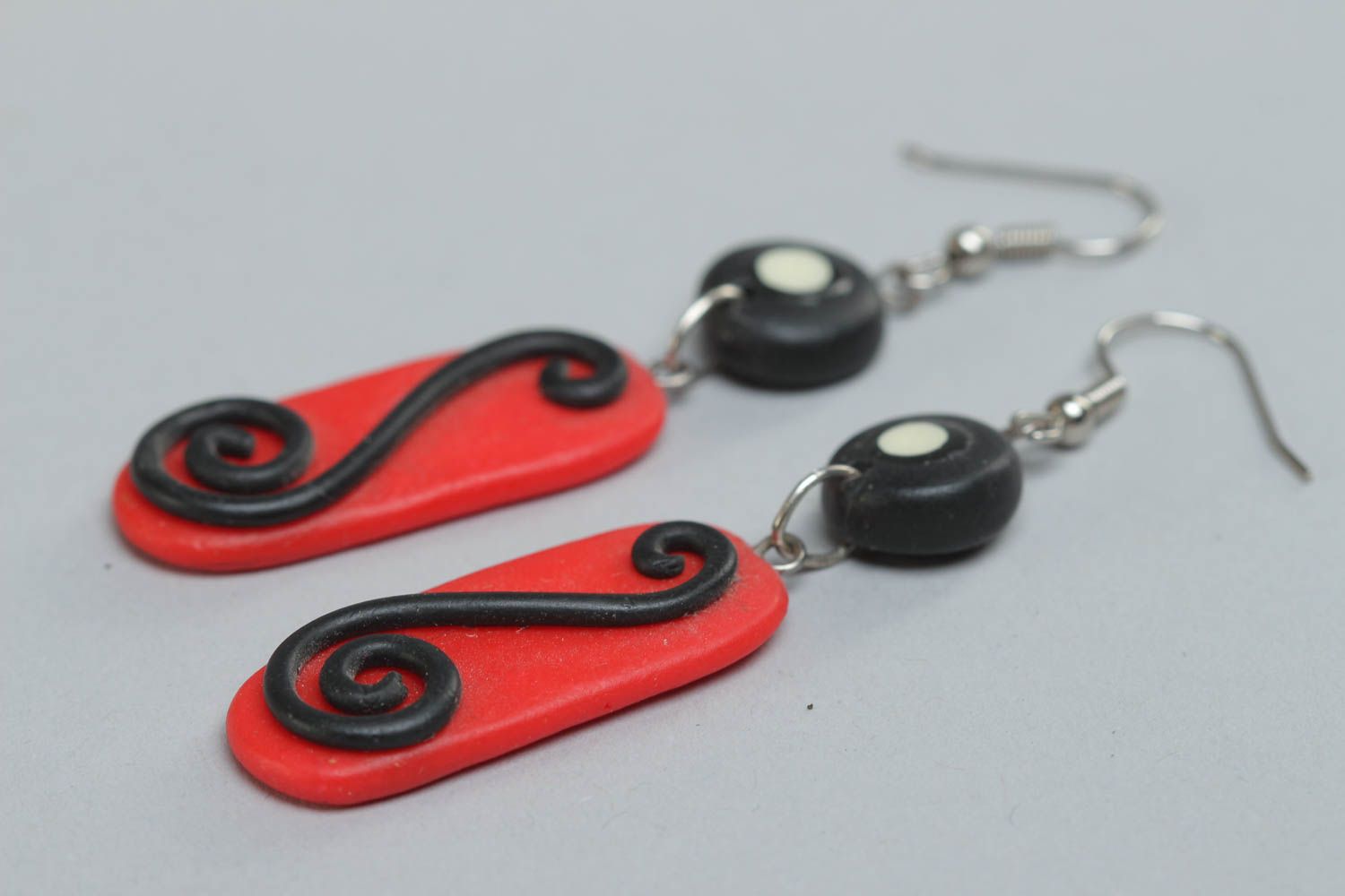 Handmade long polymer clay dangling earrings in red and black colors photo 3