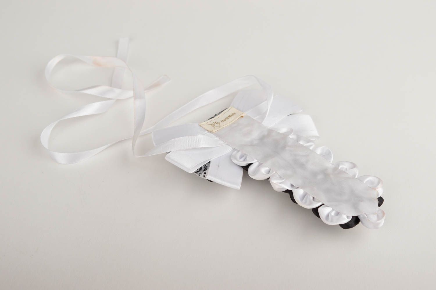 Необычный подарок ручной работы женский галстук черно белый аксессуар из лент фото 3