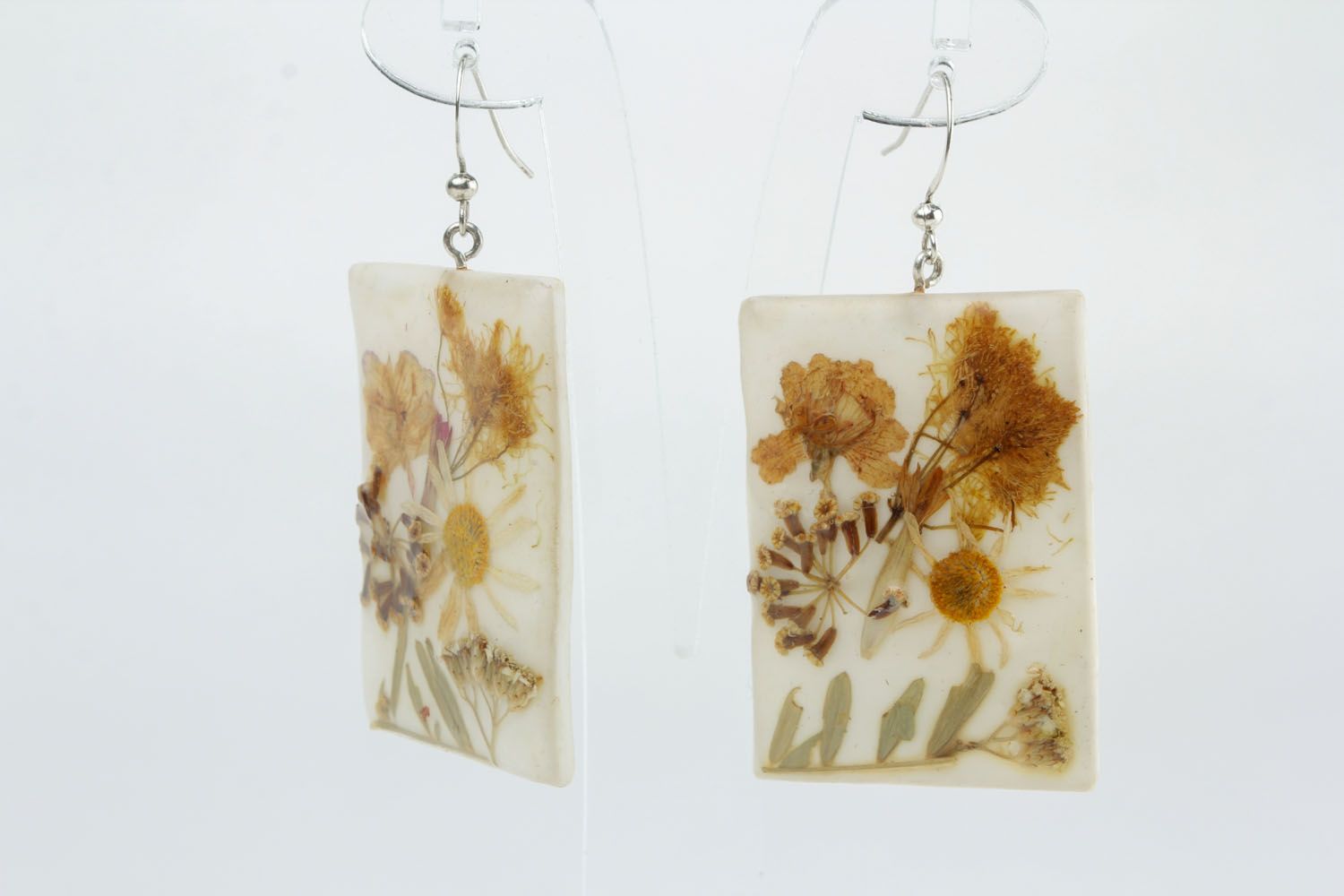 Earrings with dry flowers coated with epoxy photo 6