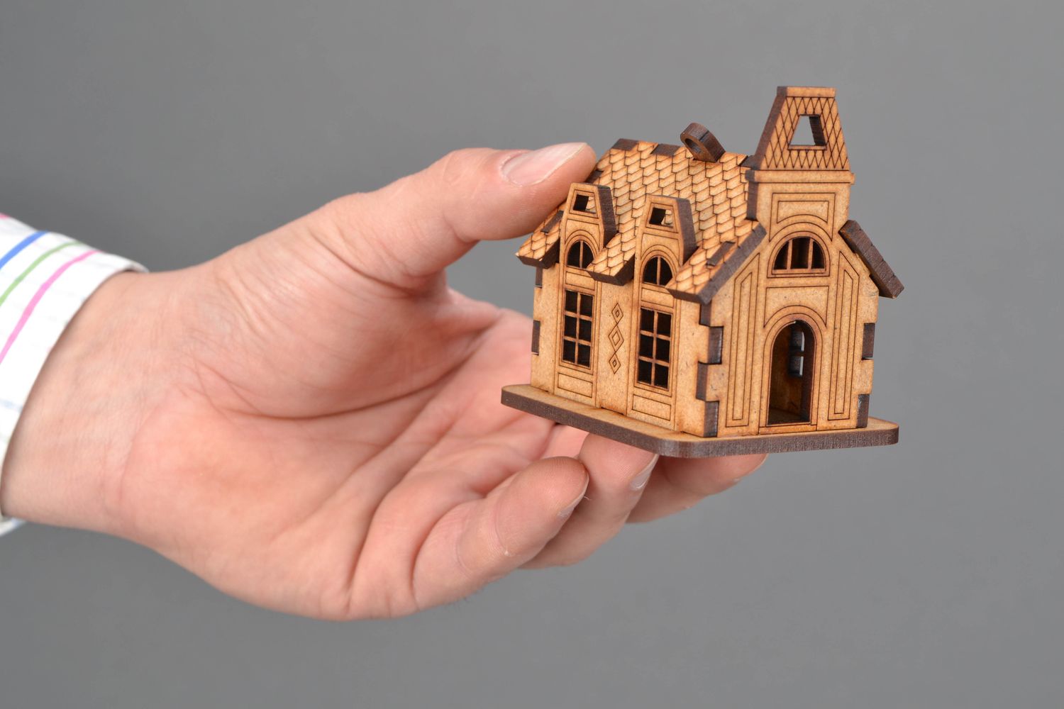 Wooden doll house for painting photo 2