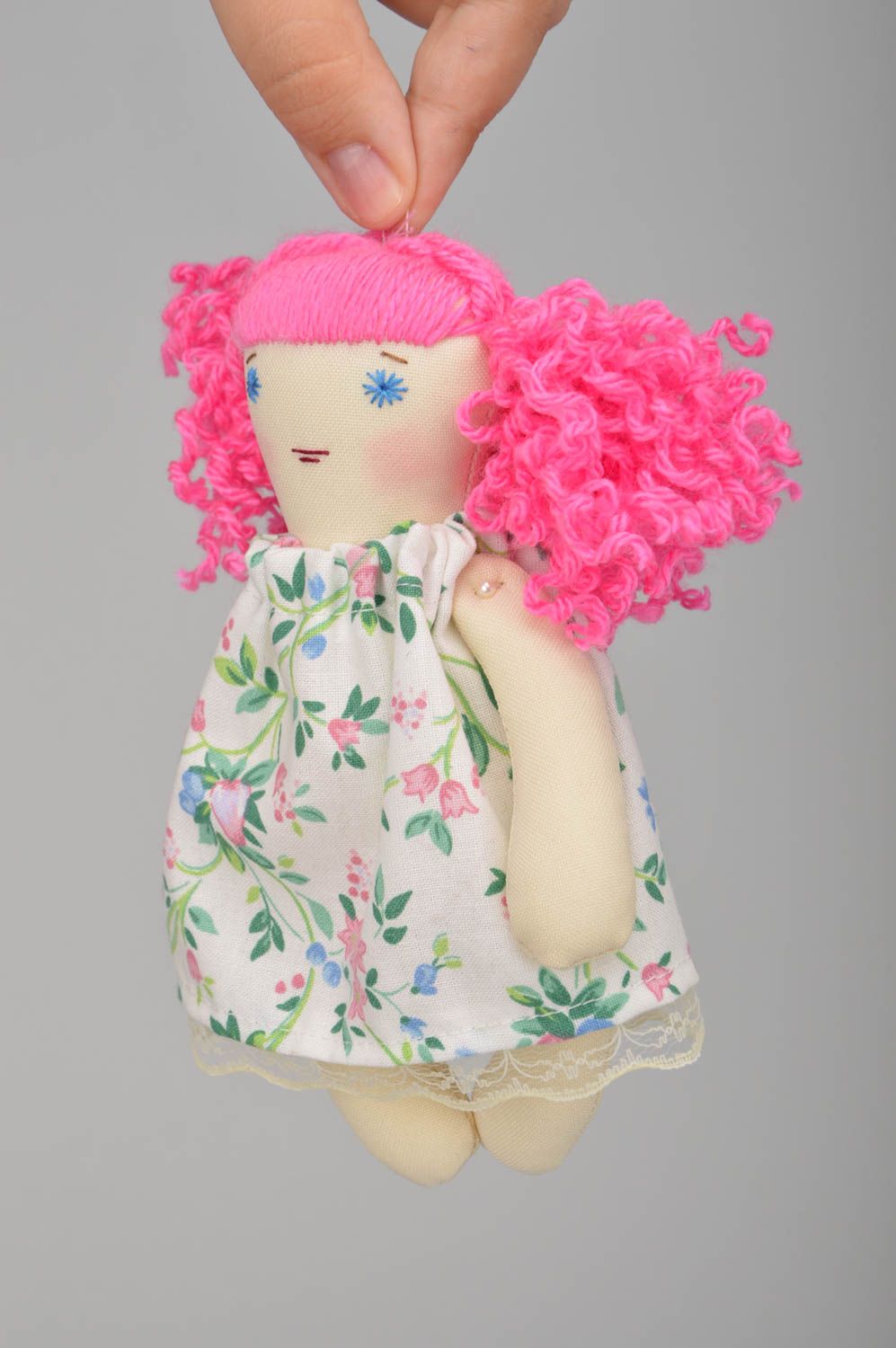 Künstlerisches Kuscheltier aus Stoff Puppe handmadeschaffen für Kinder schön foto 3