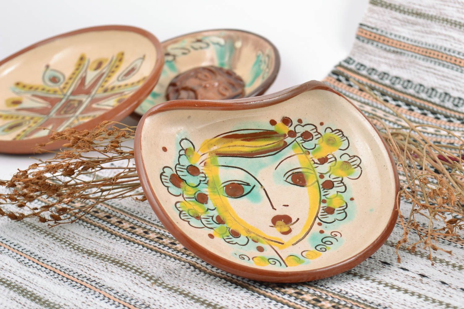 Handmade small wall hanging decorative ceramic plate painted with colorful glaze photo 1