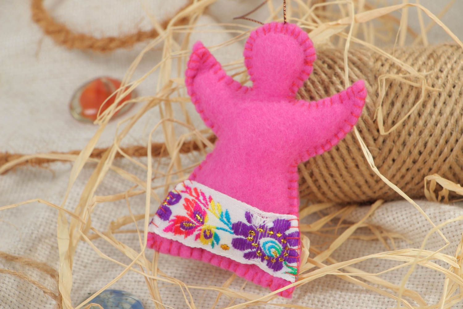 Petite suspension décorative ange rose en feutre fait main pour chambre d'enfant photo 1