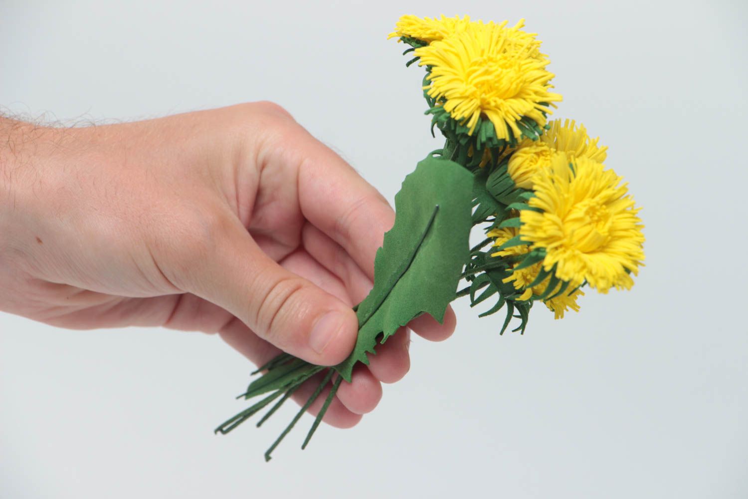 Букет искусственных цветов из пластичной замши в виде одуванчиков ручной работы фото 5