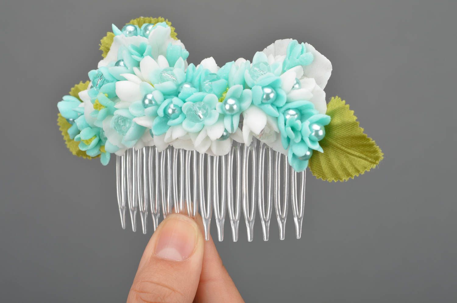 Peigne pour cheveux fait main avec fleurs en pâte polymère et perles fantaisie photo 2