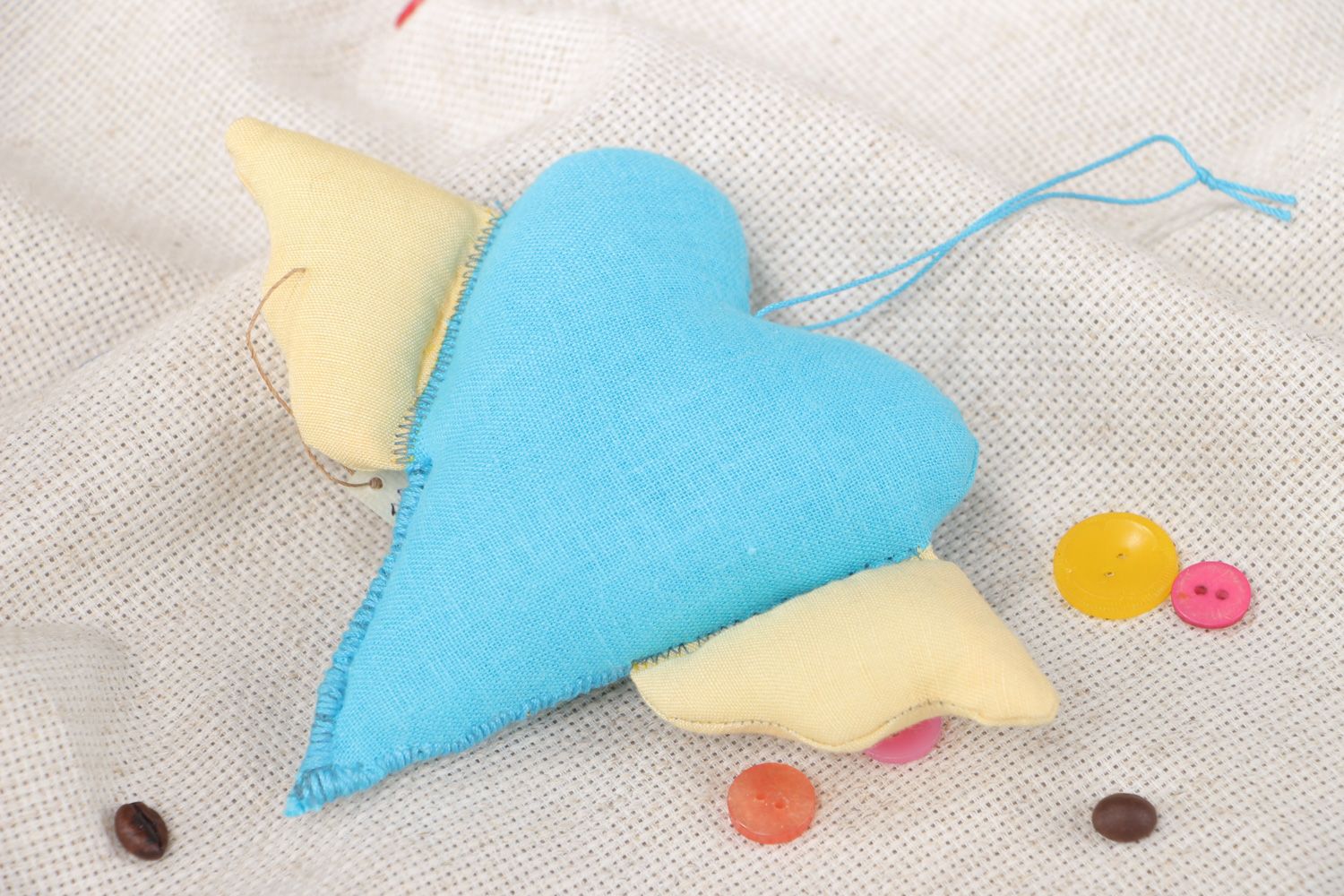 Подвеска сердце из ткани голубое с крыльями для дома  фото 4