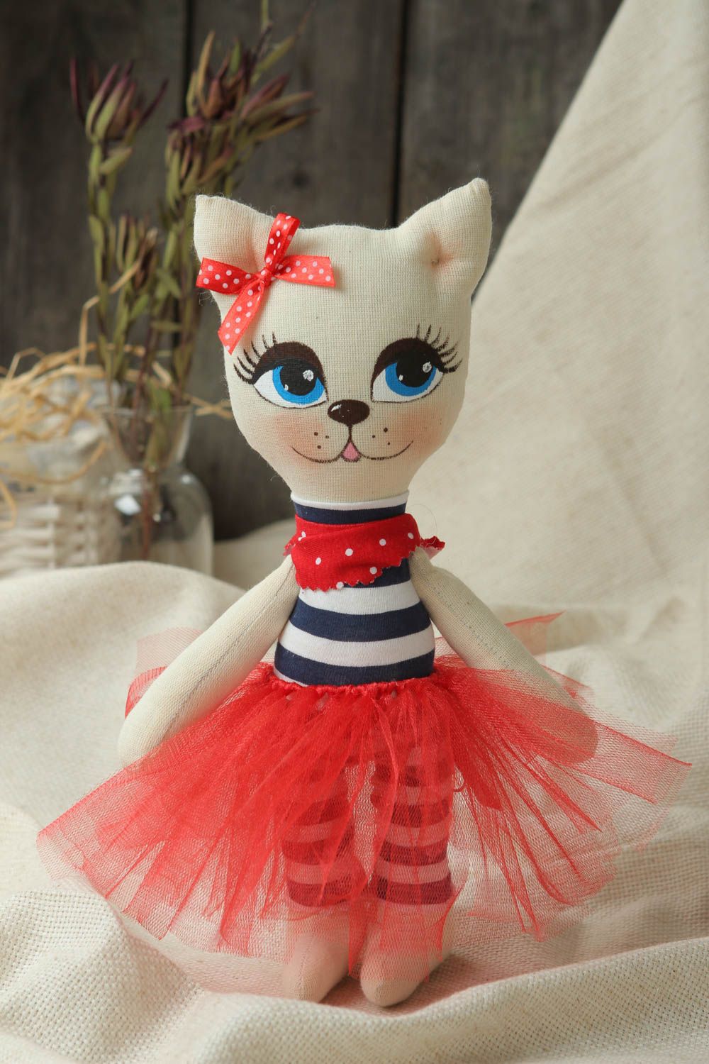 Juguete artesanal muñeca de peluche decorativa regalo original para niña foto 1