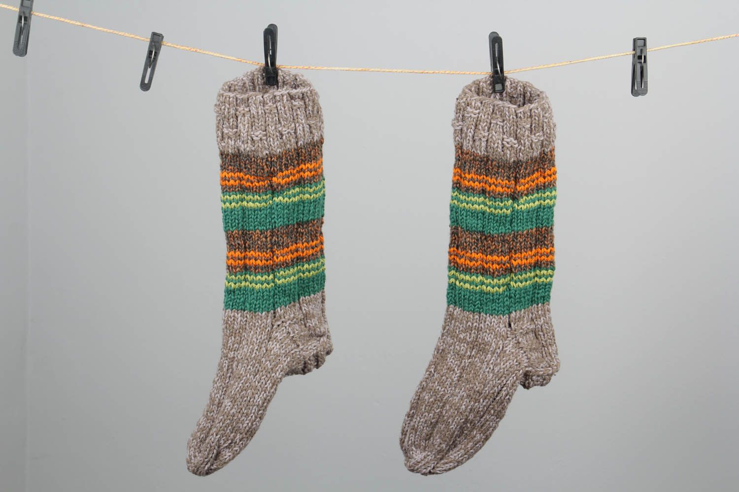 Chaussettes faites main tricotées en mi-laine photo 1