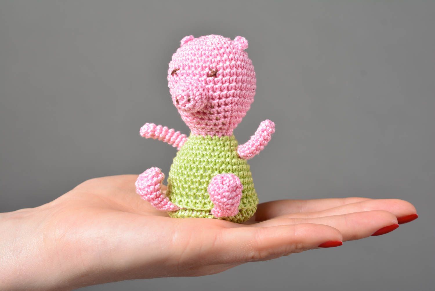Peluche cochon rose en vert Jouet tricot fait main au crochet Cadeau enfant photo 3