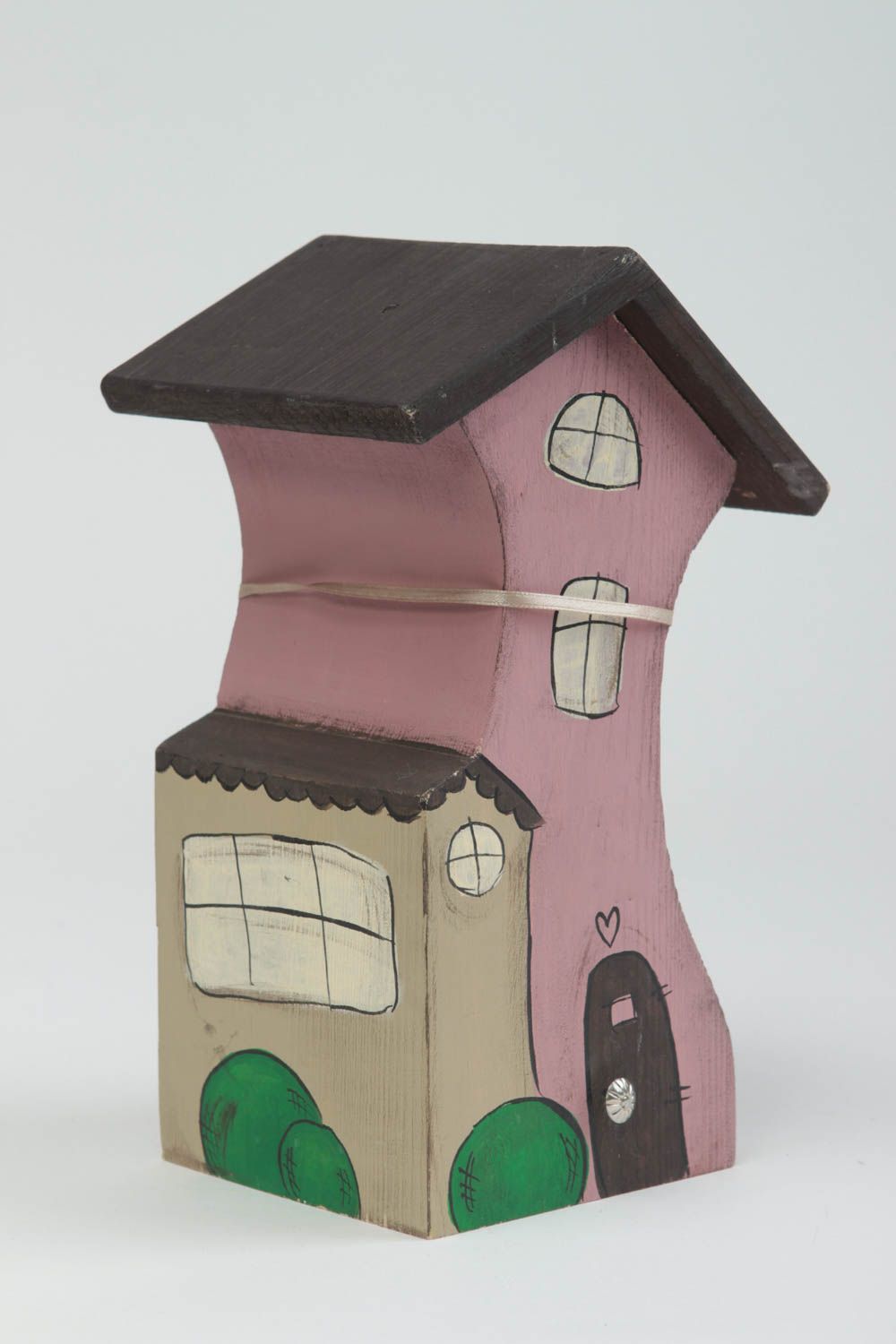 Очаровательный декоративный домик из сосны расписанный красками ручная работа фото 2