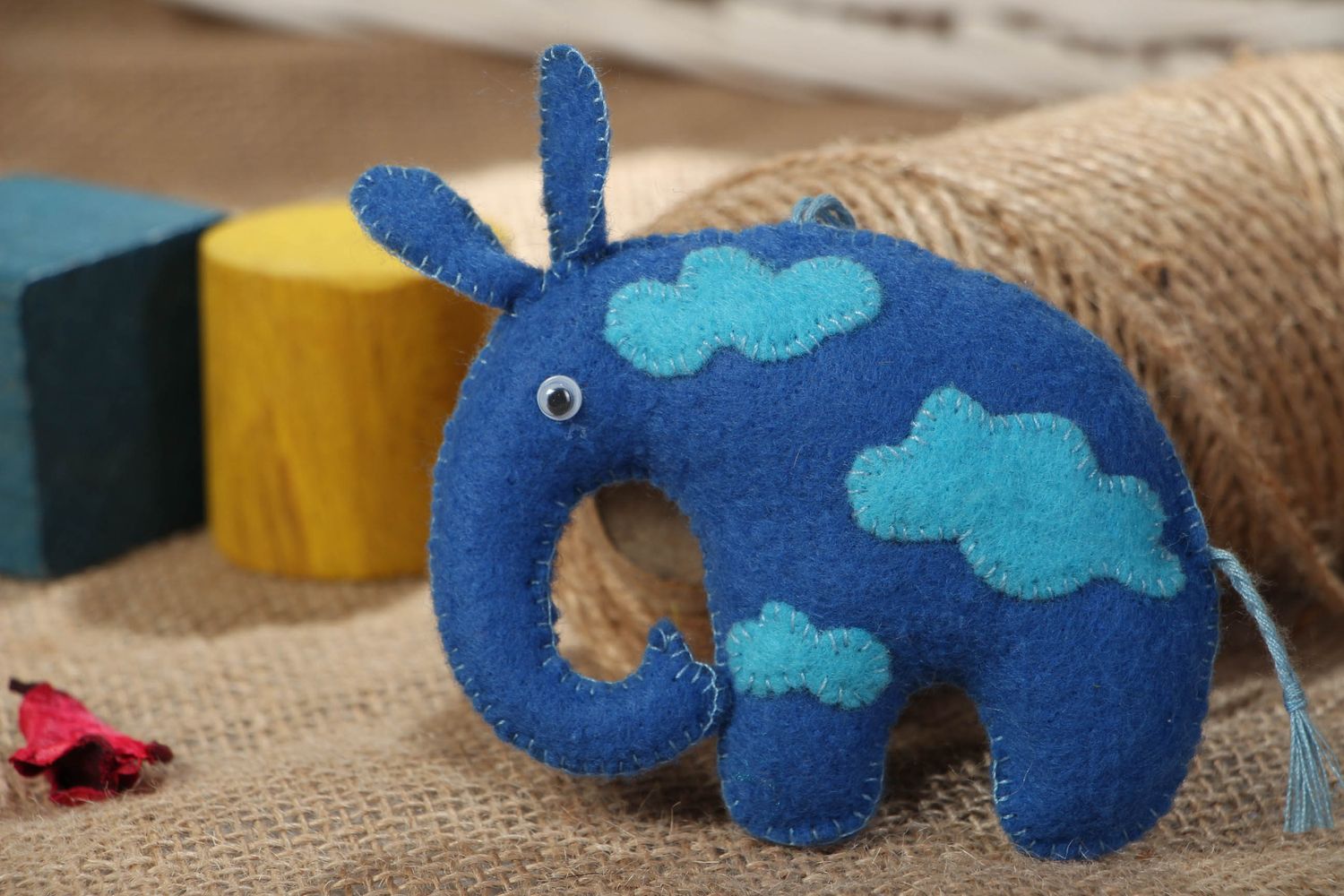 Juguete de fieltro artesanal Elefante azul colgante decorativo foto 5