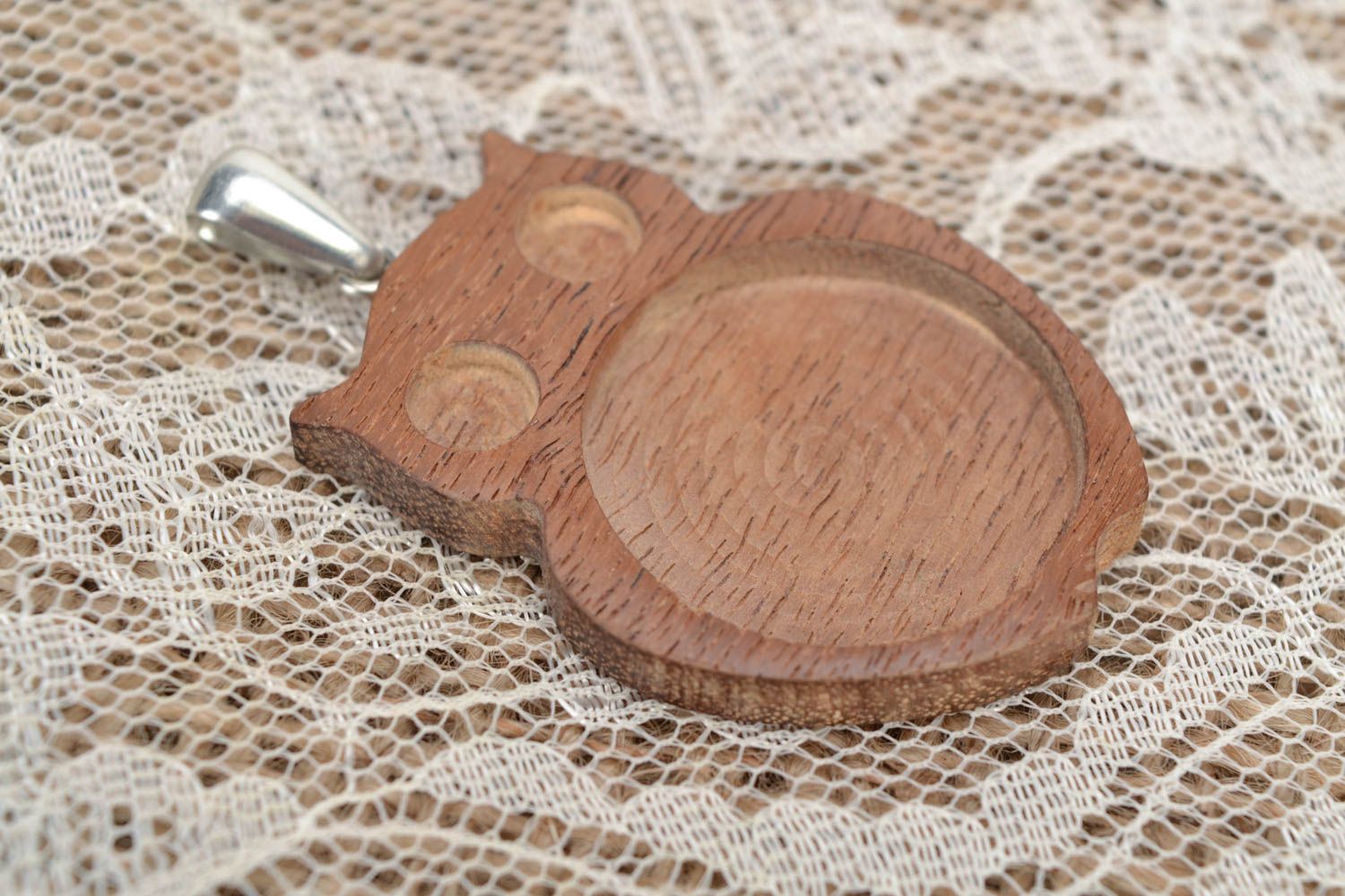 Fornitura para bisutería de madera artesanal con forma de lechuza pequeña foto 4