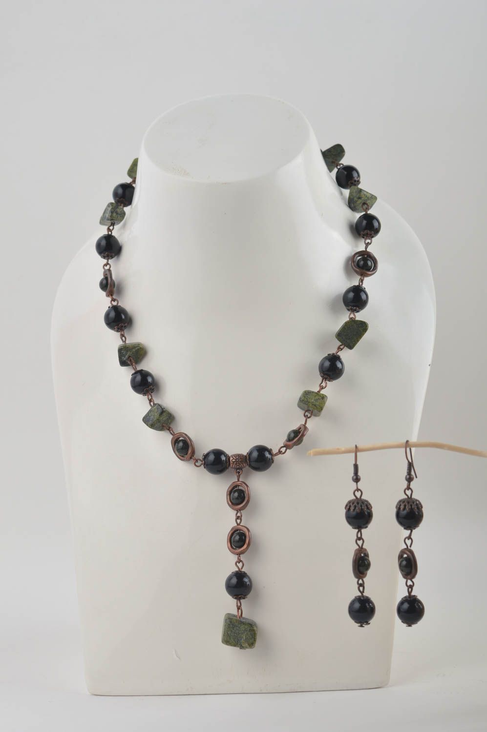 Handmade jewelry set accessories with natural stone earrings and necklace photo 1