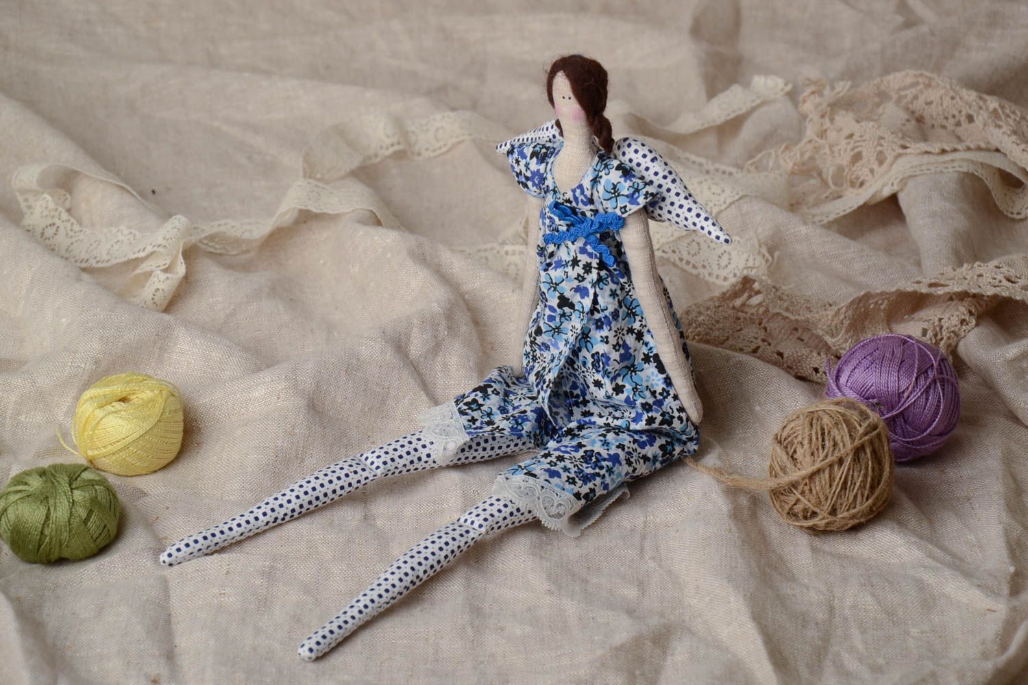 Exklusive künstlerische Puppe für Interieur aus Baumwolle und Denim Engel Mädchen foto 1