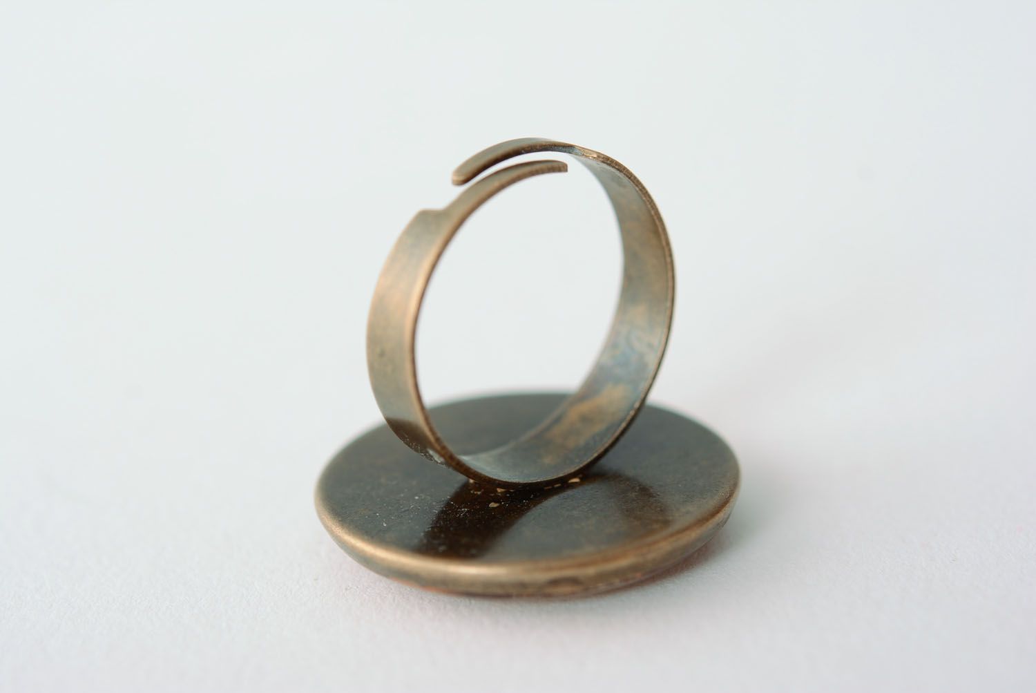 Ring with epoxy resin photo 4