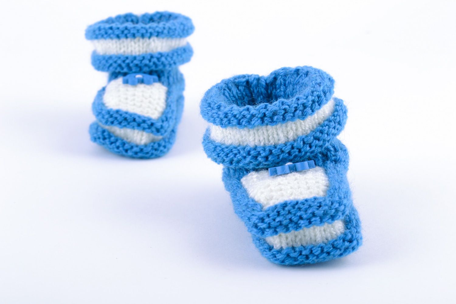 White and blue beautiful warm baby bootees hand knitted of natural wool photo 5
