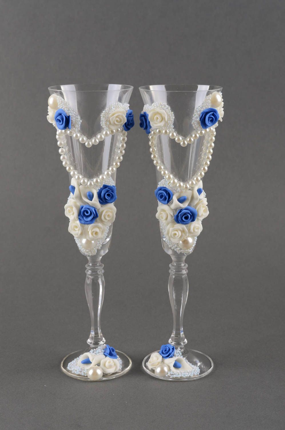 Свадебные бокалы изделия ручной работы авторские бокалы синие и белые розы фото 2