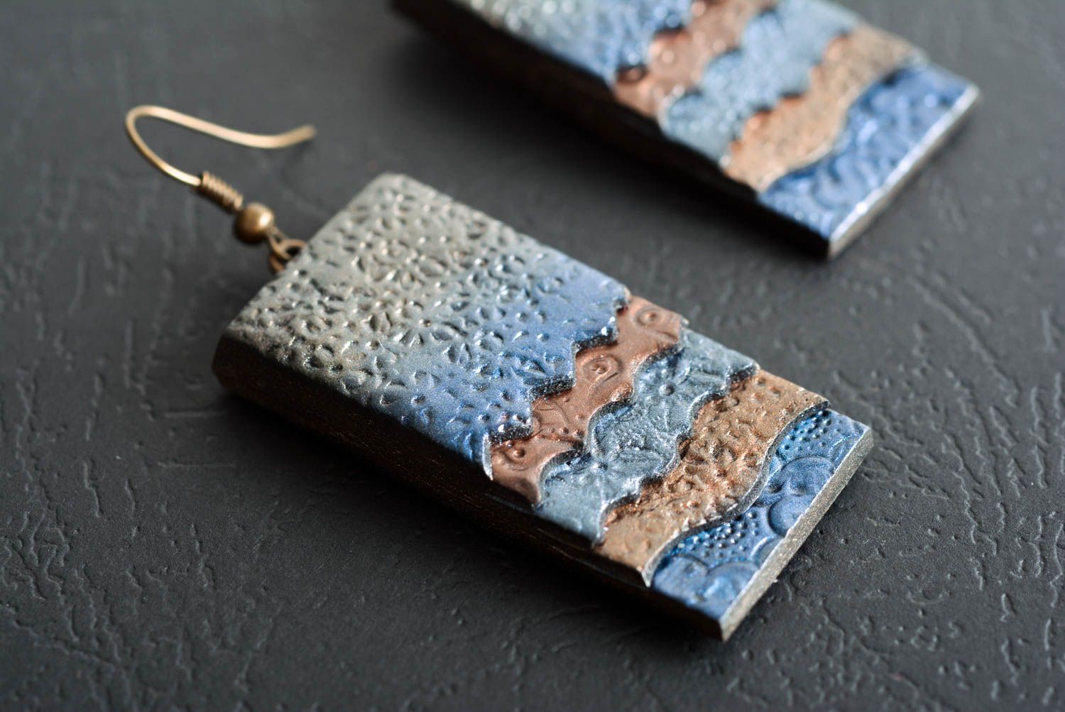 Модные серьги украшение ручной работы серьги из полимерной глины интересные фото 1