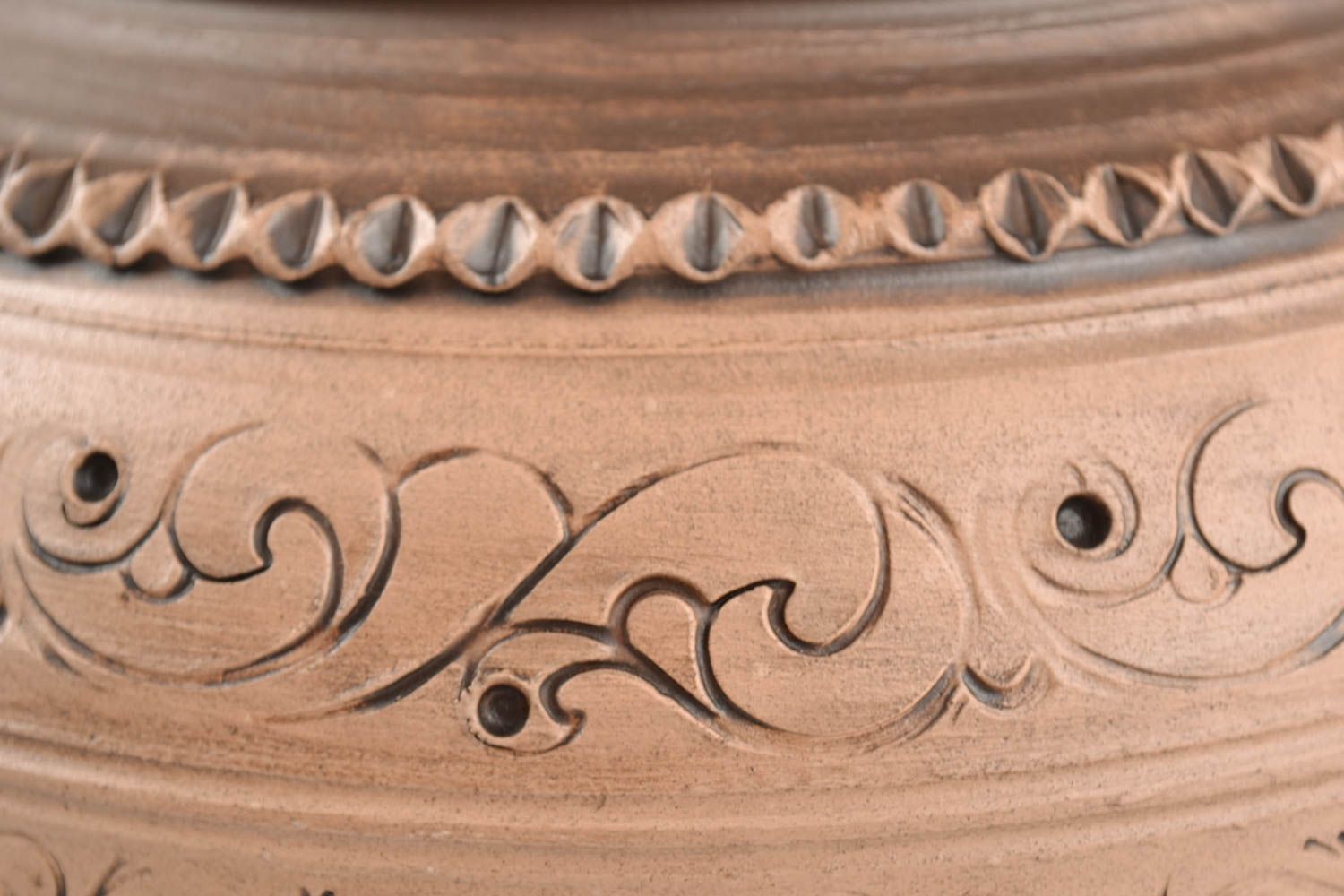 Глиняный горшок для запекания ручной работы большой объемом 5 л с орнаментом фото 3