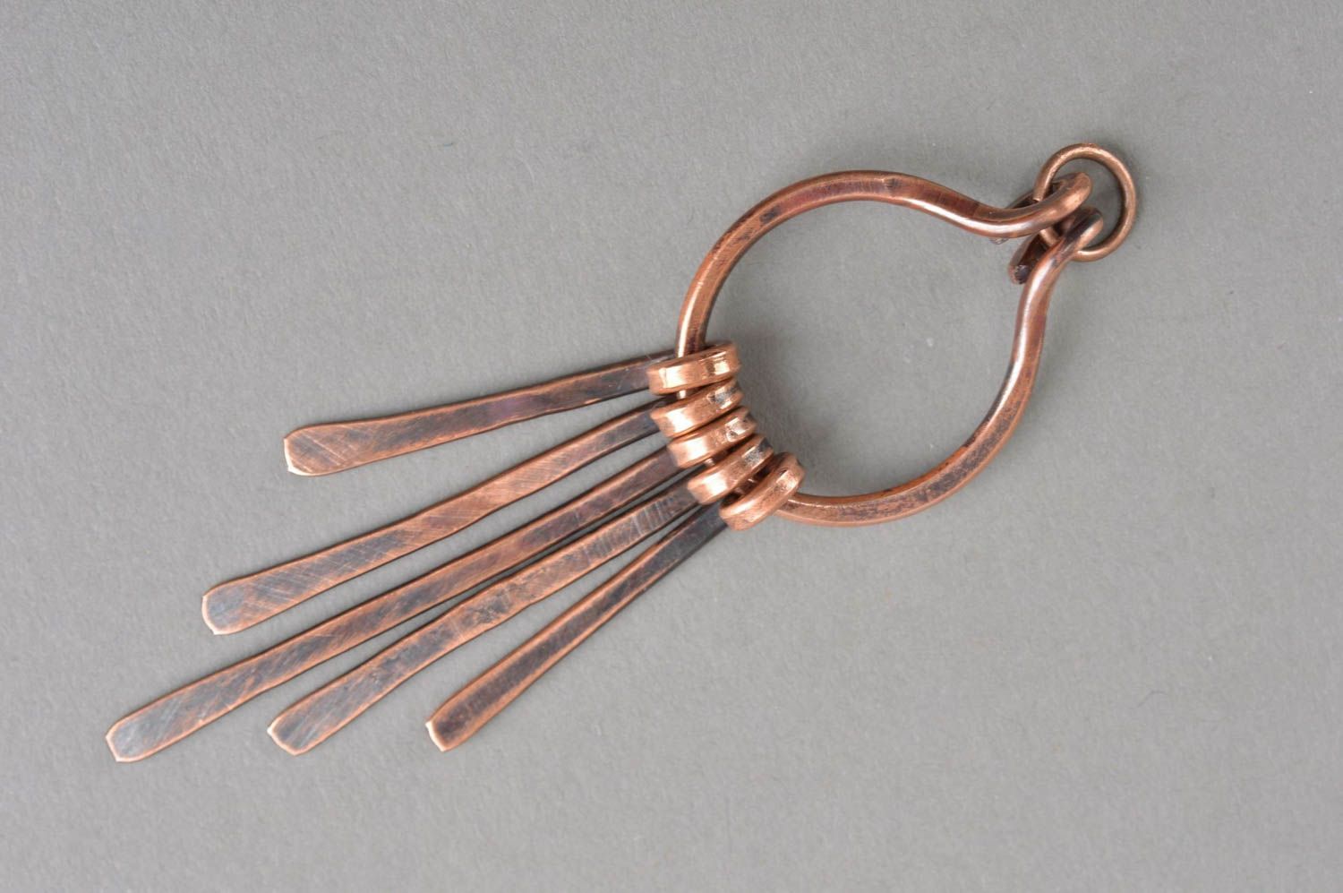 Joli porte-clés en cuivre accessoire pour sac fait main technique de forgeage photo 4