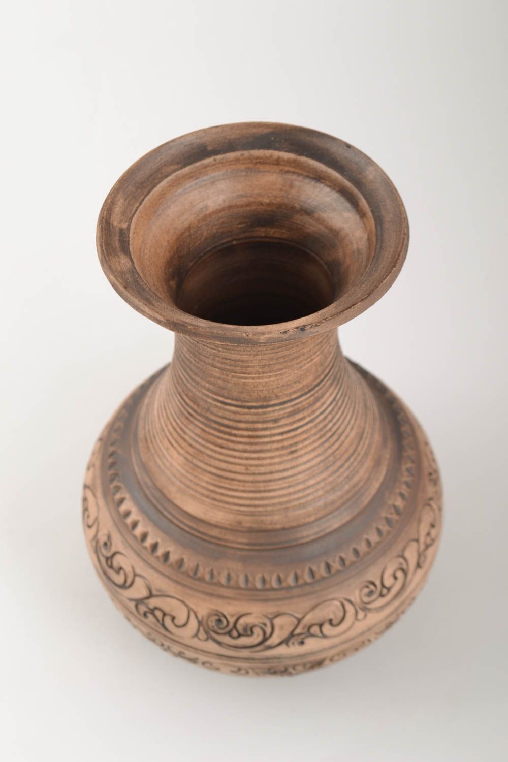 Красивая глиняная ваза ручной работы объемом 1 л оригинальная с орнаментом фото 3
