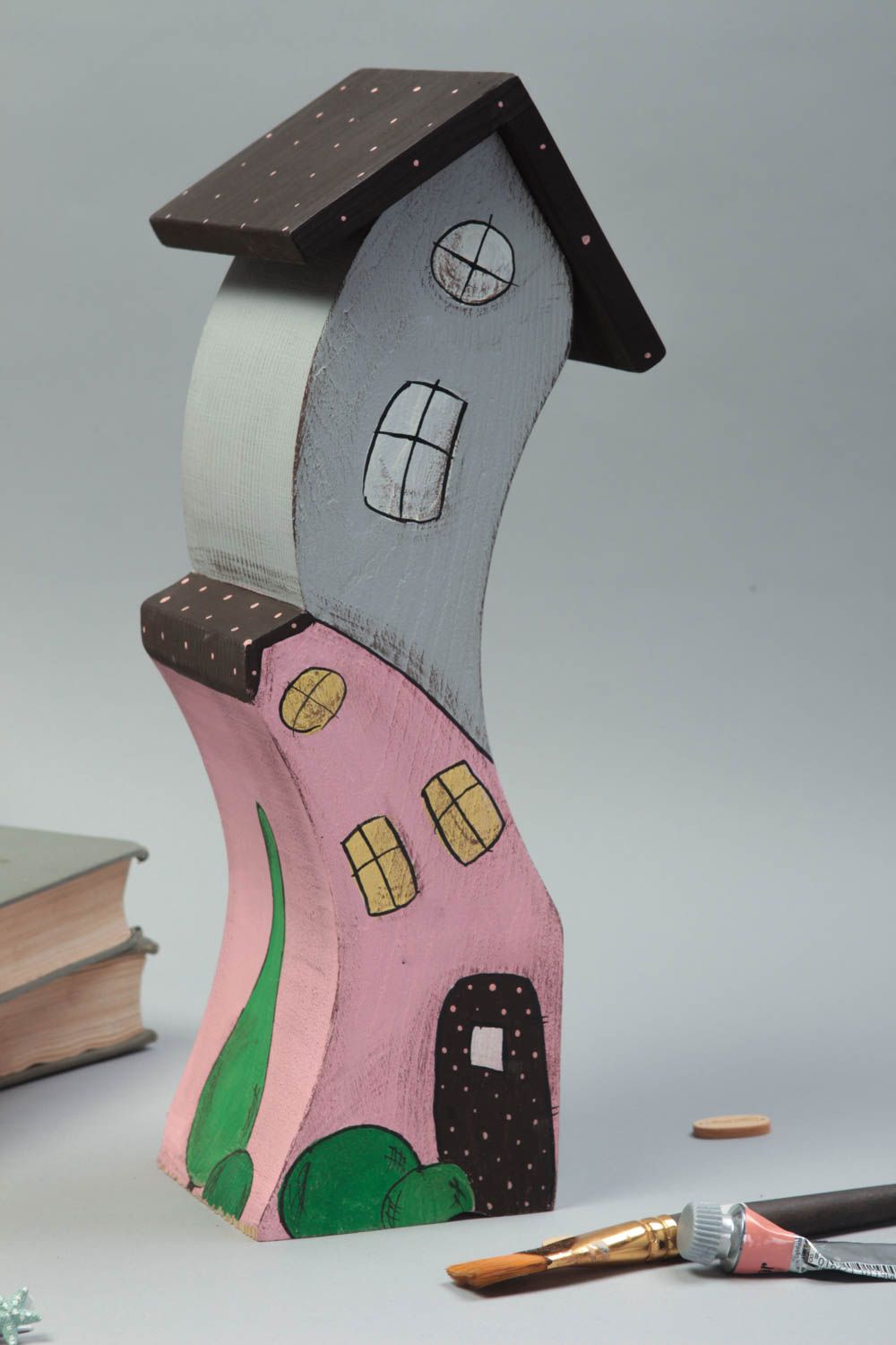 Maisonnette en bois fait main Petite statuette rose grise Déco intérieur photo 1