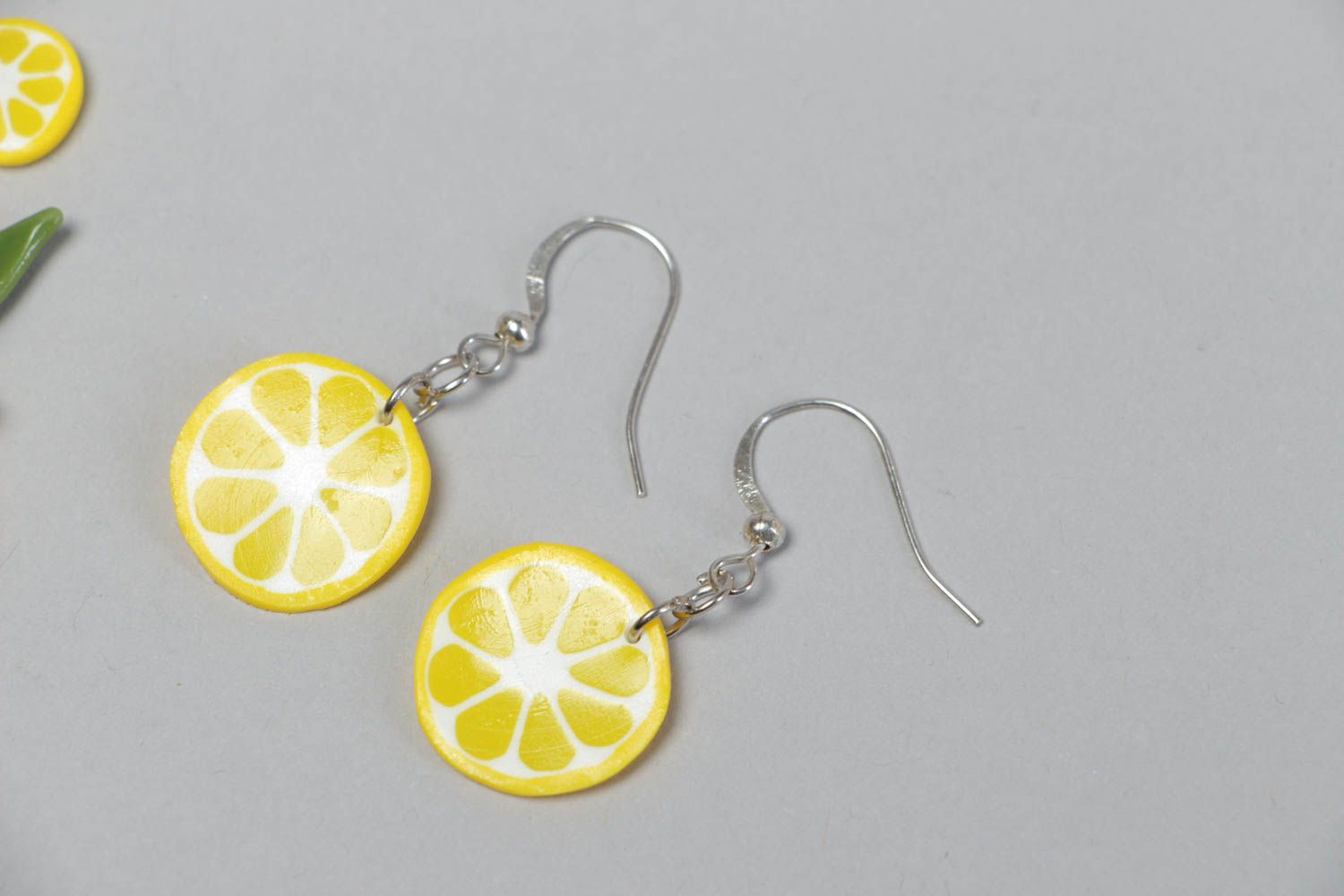 Handmade Schmuck Set Ohrringe und Armband aus Polymer Ton 2 Stück Zitronen foto 2