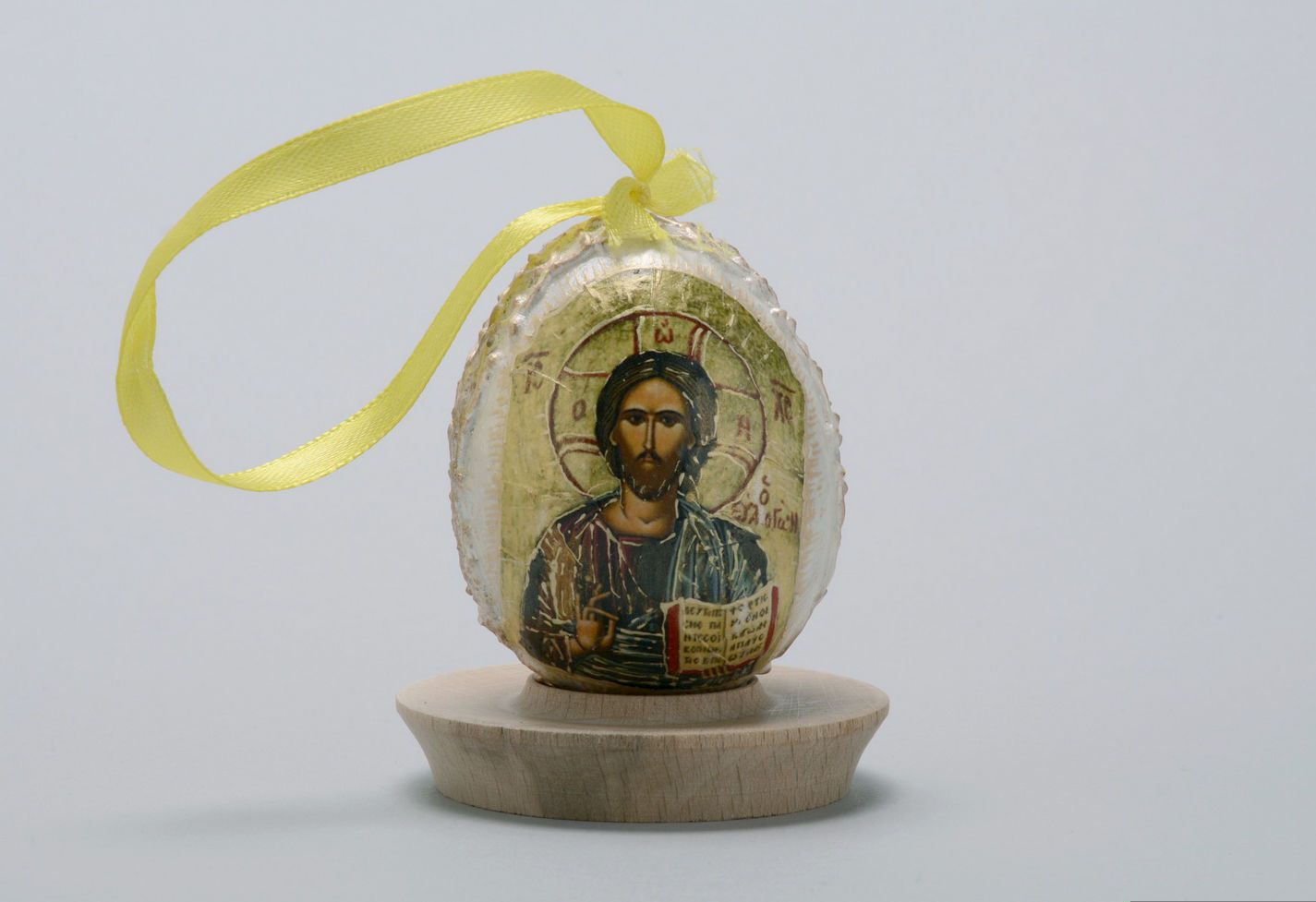 Pingente-ovo Cristo e flor de paraíso foto 1