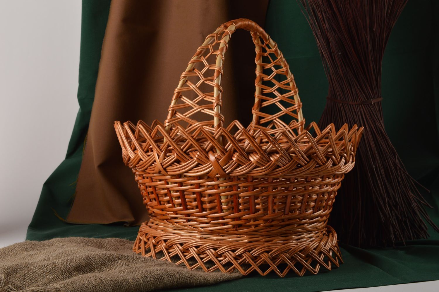 Подарок женщине ручной работы плетеная корзина ажурная изделие из лозы фото 1