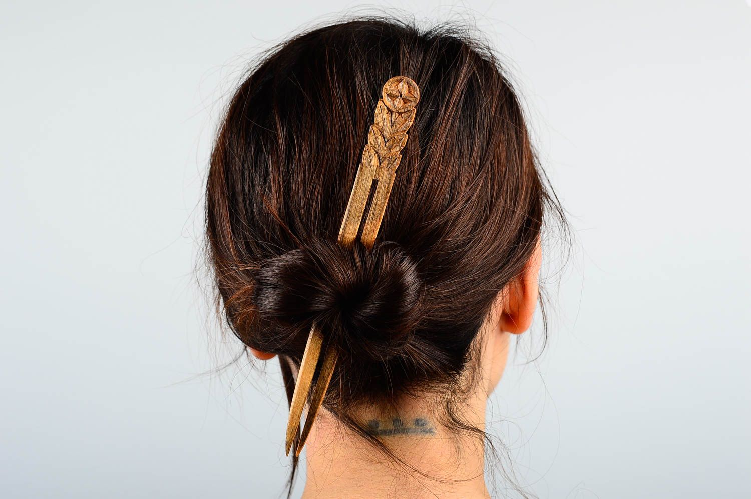 Деревянный подарок ручной работы гребень для волос темный аксессуар для волос фото 2