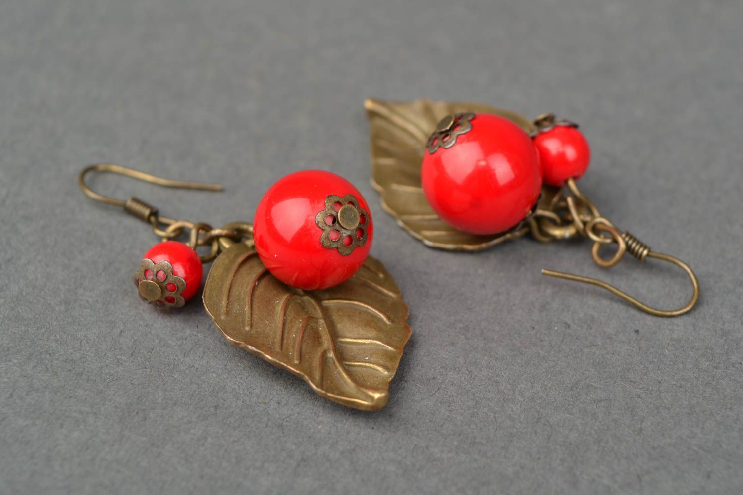 Metal leaf-earrings with ceramic beads of coral color photo 4