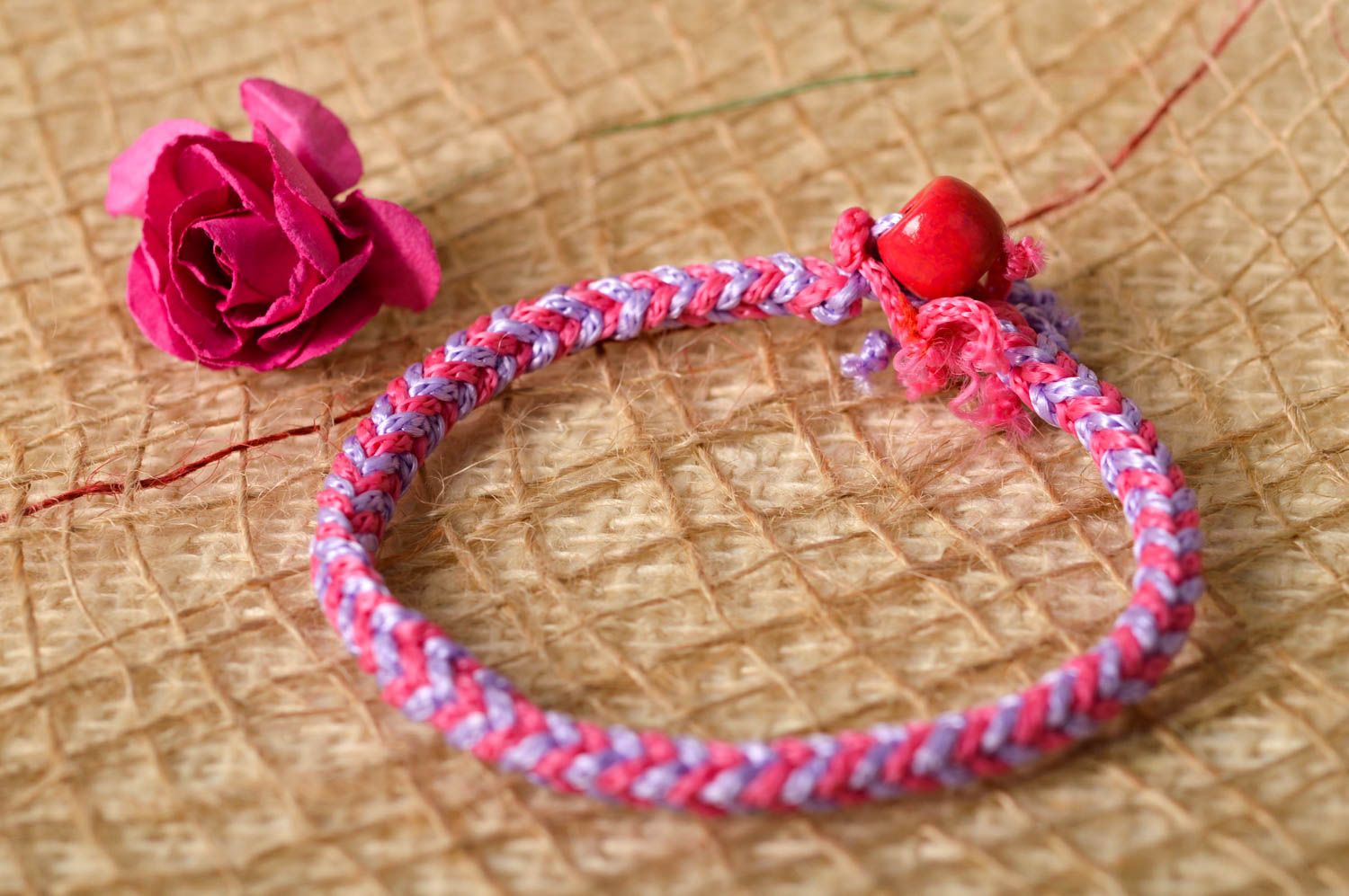 Браслет из ниток ручной работы плетеный браслет с бусиной модный браслет фото 1