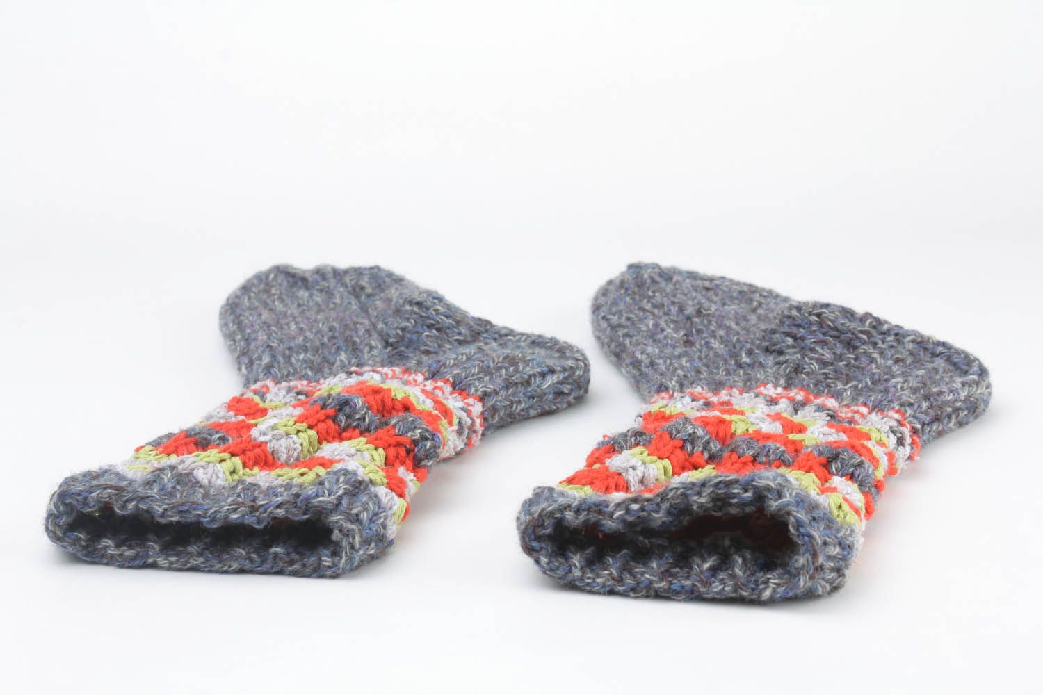 Chaussettes faites main tricotées en semi-laine photo 3